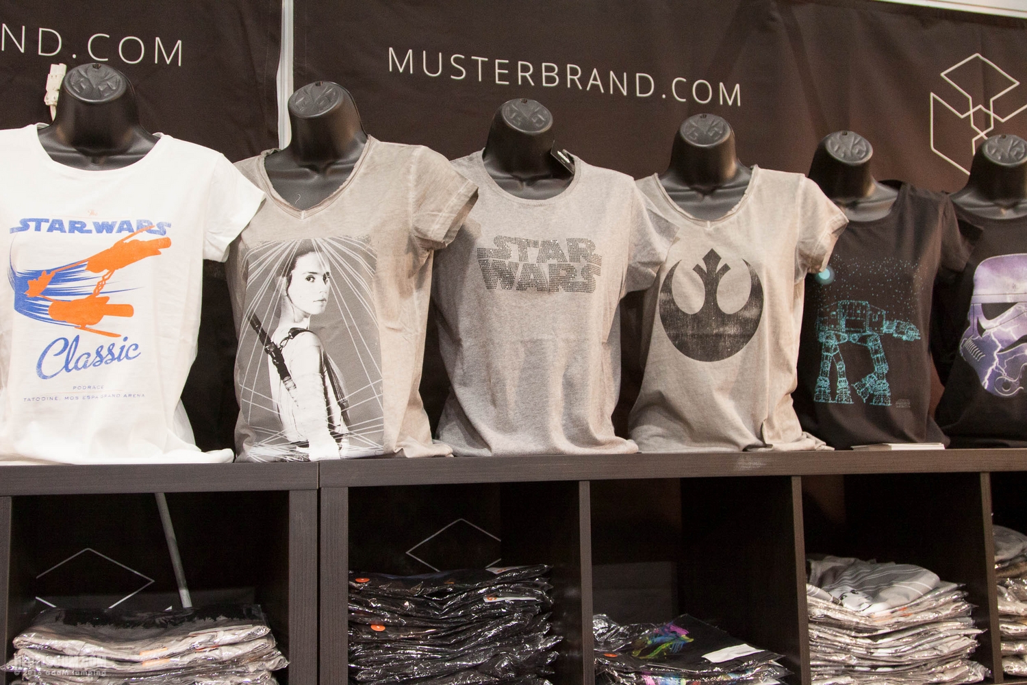 star-wars-celebration-2016-musterbrand-booth-014.jpg