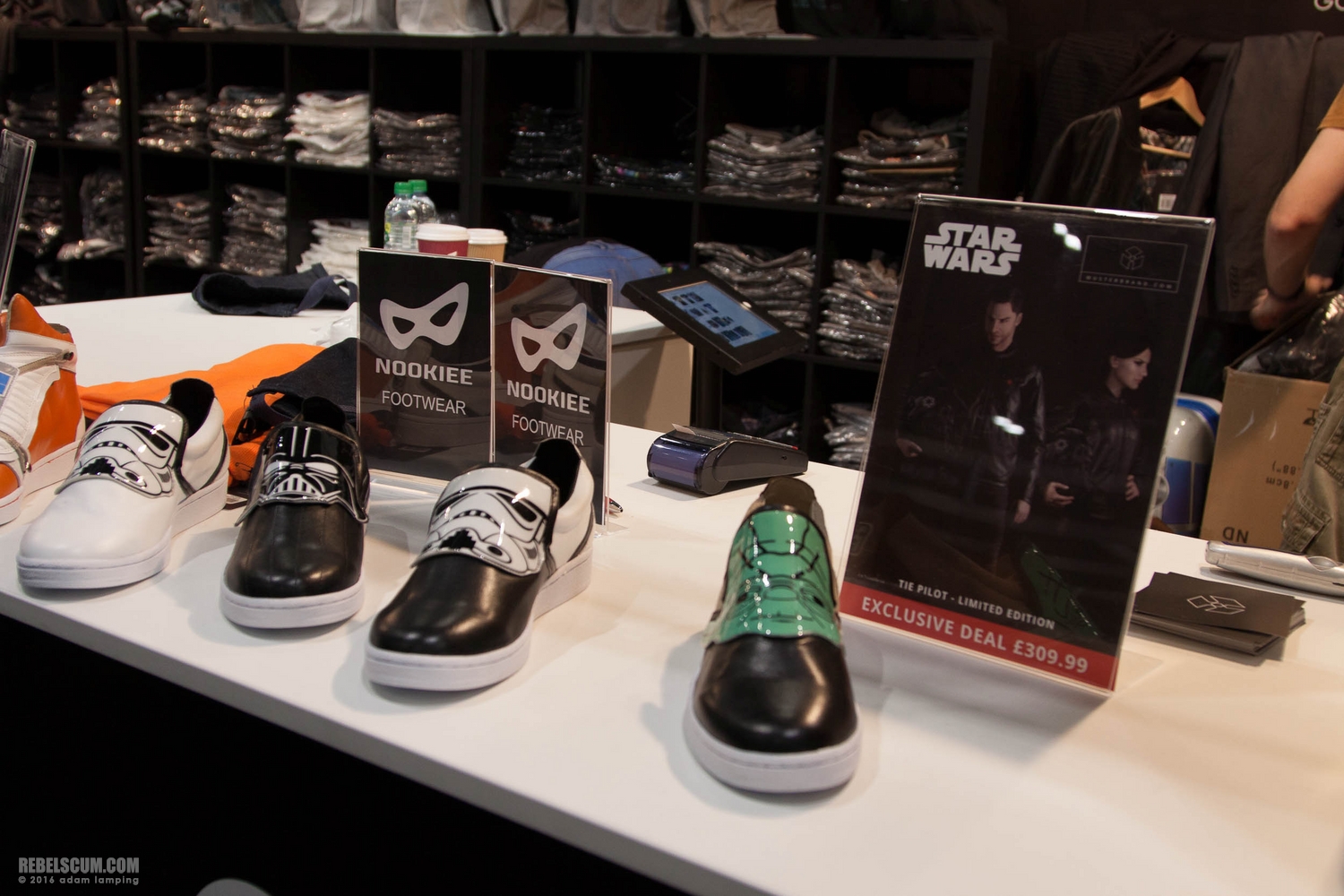 star-wars-celebration-2016-musterbrand-booth-018.jpg