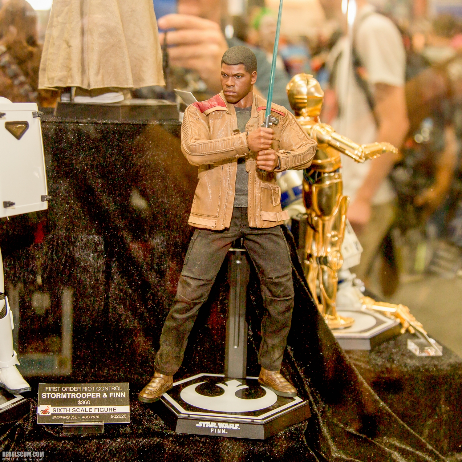 2016-SDCC-Hot-Toys-2-019.jpg