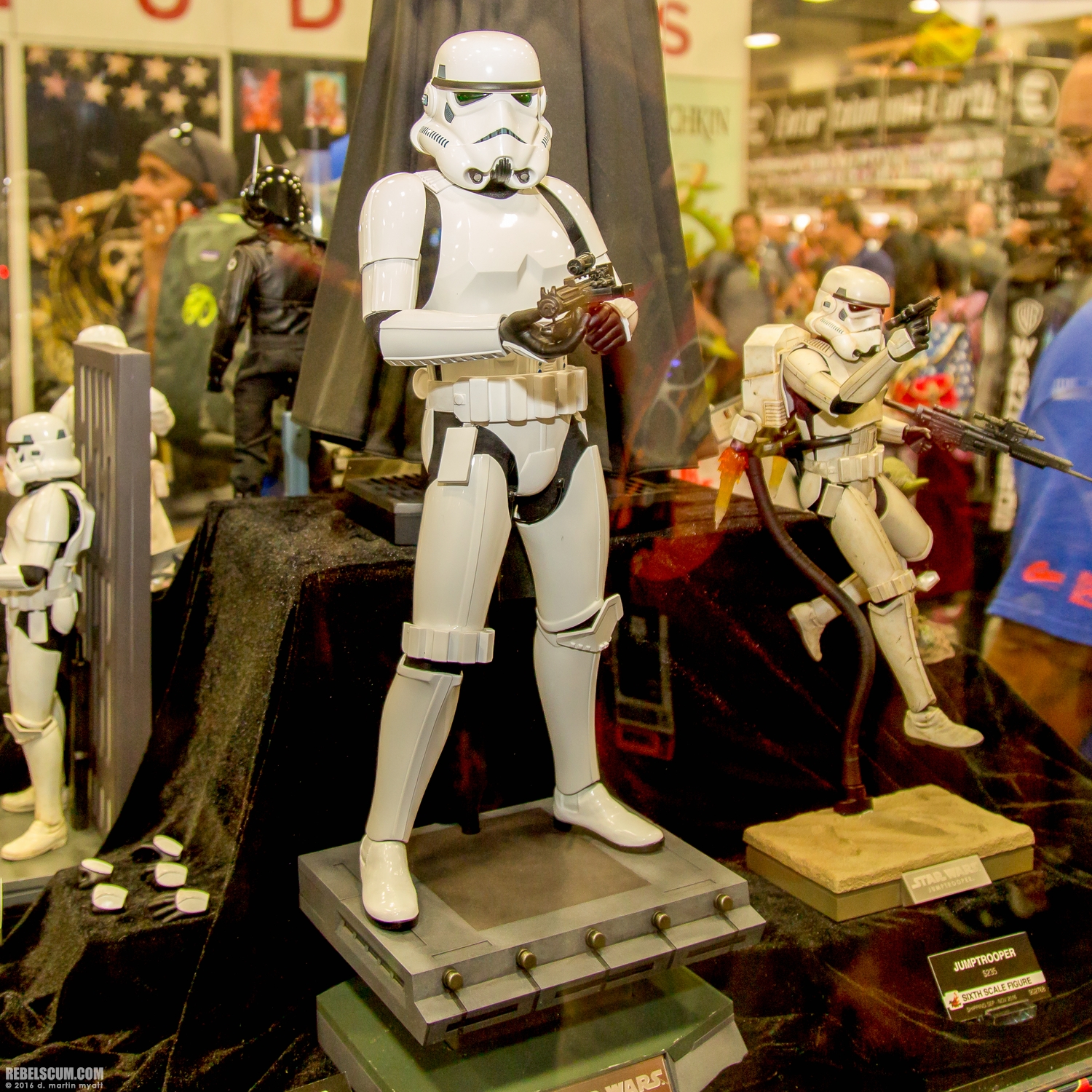 2016-SDCC-Hot-Toys-2-028.jpg