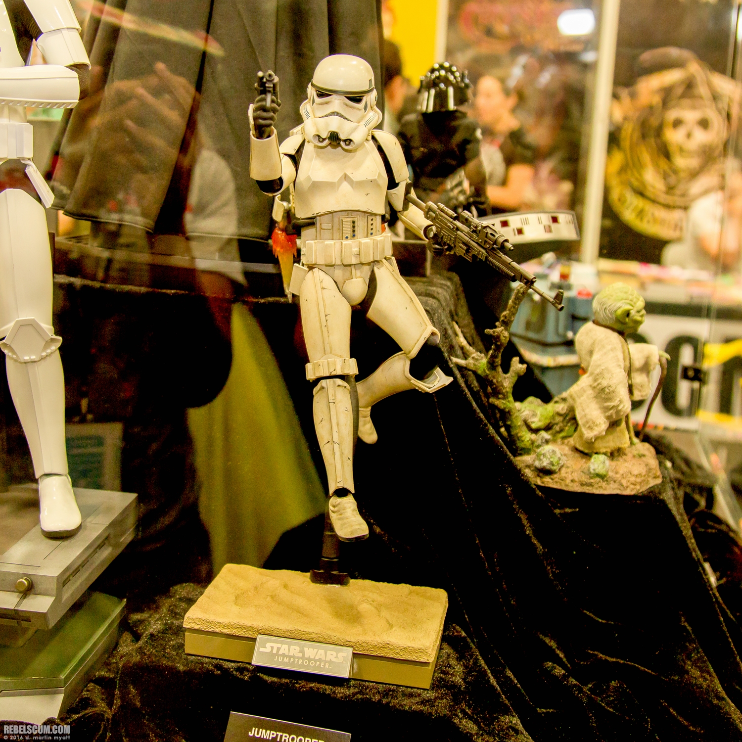 2016-SDCC-Hot-Toys-2-031.jpg