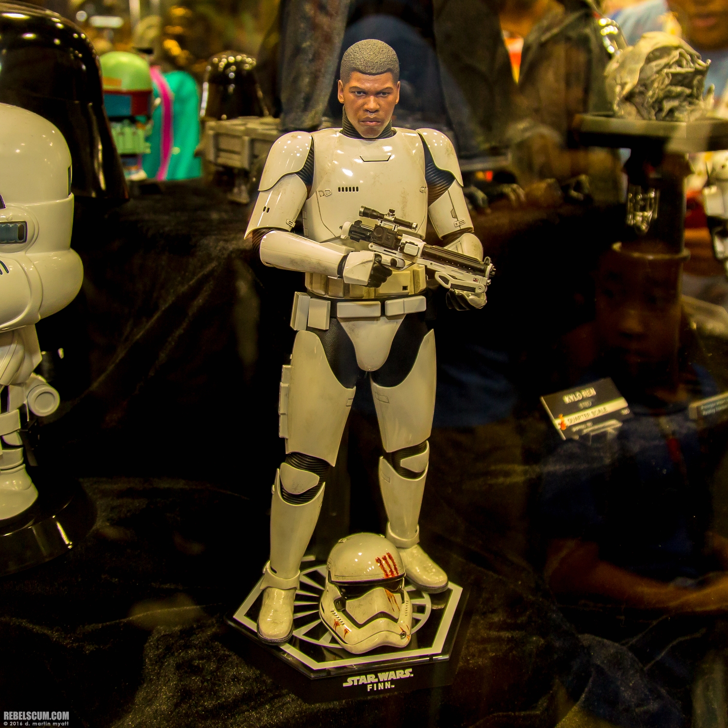 2016-SDCC-Hot-Toys-2-043.jpg