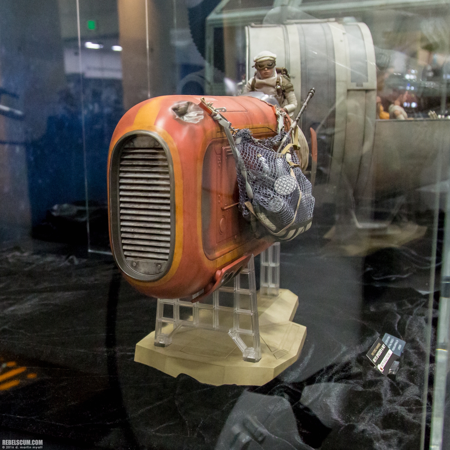2016-SDCC-Hot-Toys-Booth-Wednesday-004.jpg