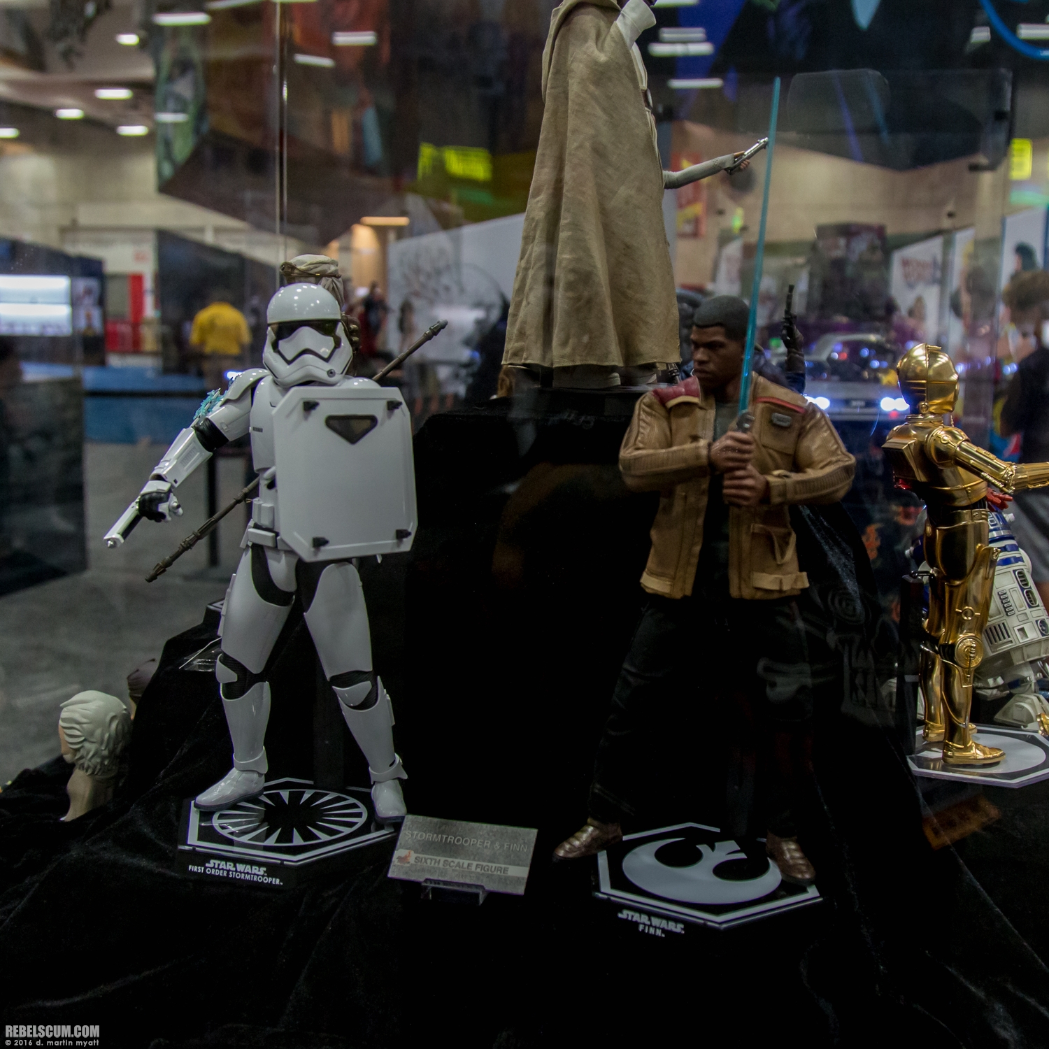 2016-SDCC-Hot-Toys-Booth-Wednesday-014.jpg