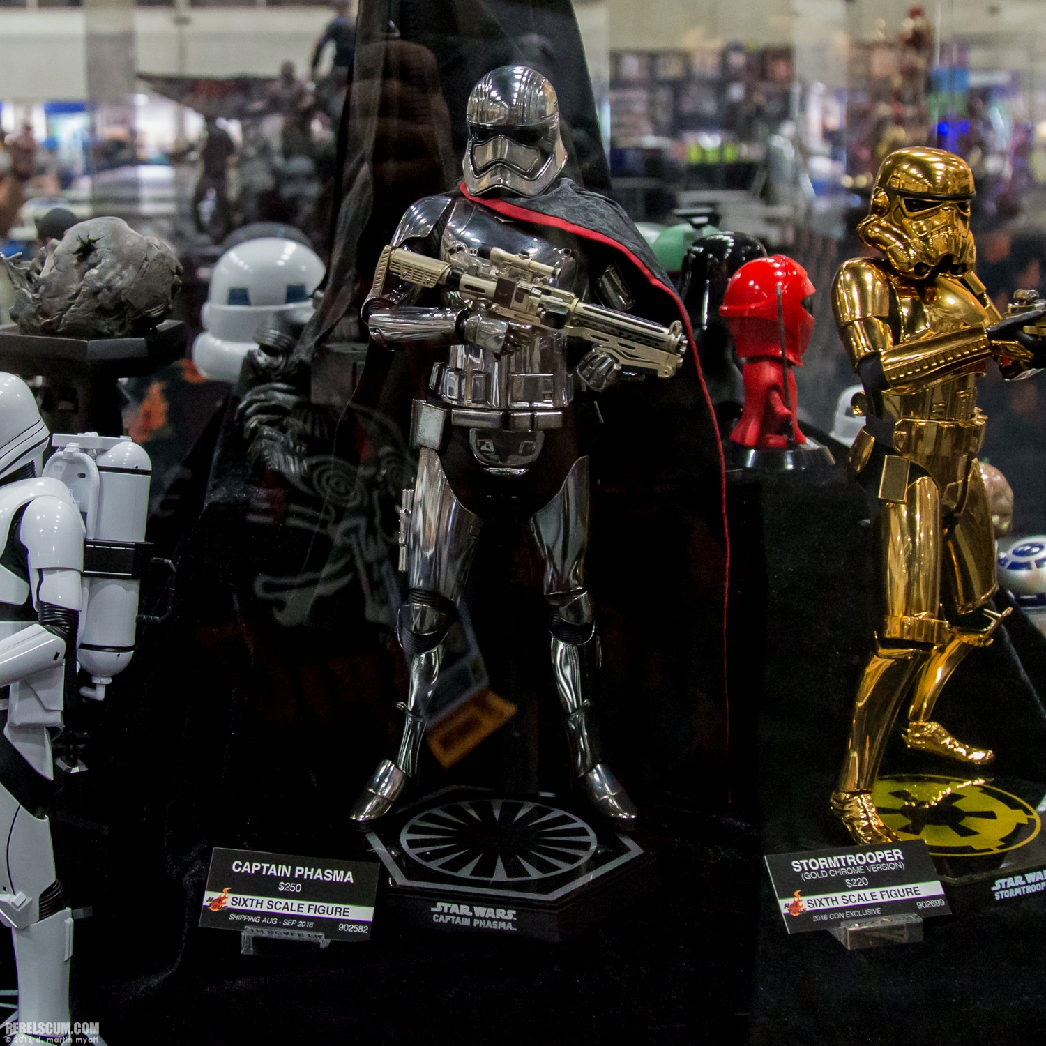 2016-SDCC-Hot-Toys-Booth-Wednesday-028.jpg