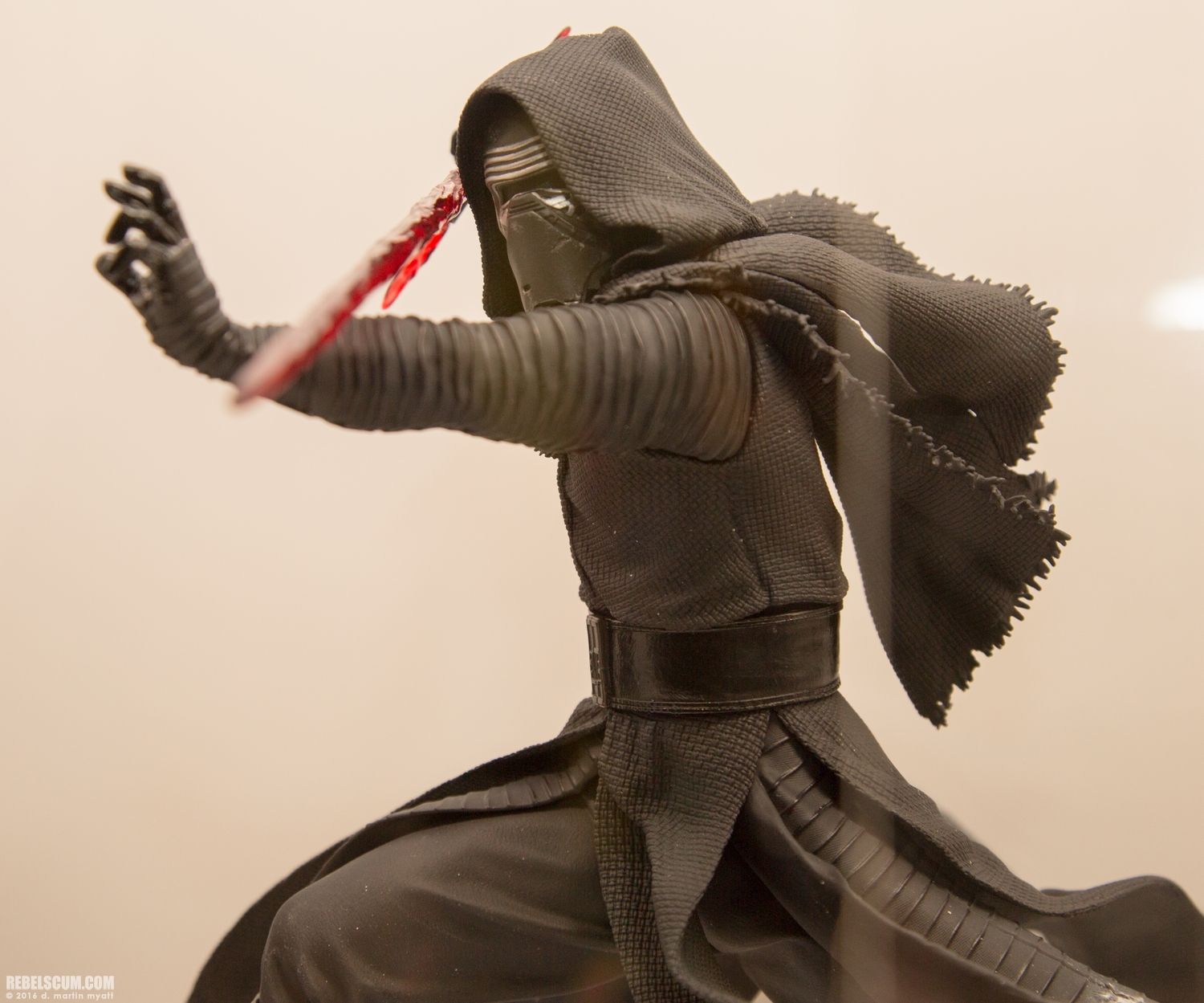 2016-SDCC-Kotobukiya-Kylo-Ren-ARTFX-Statue-008.jpg