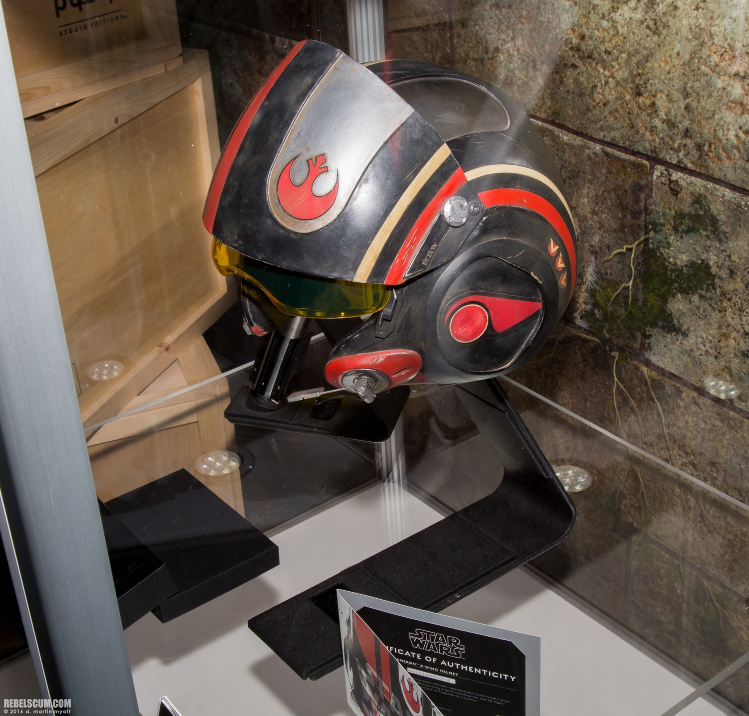 2016-SDCC-Propshop-The-Force-Awakens-Replicas-010.jpg