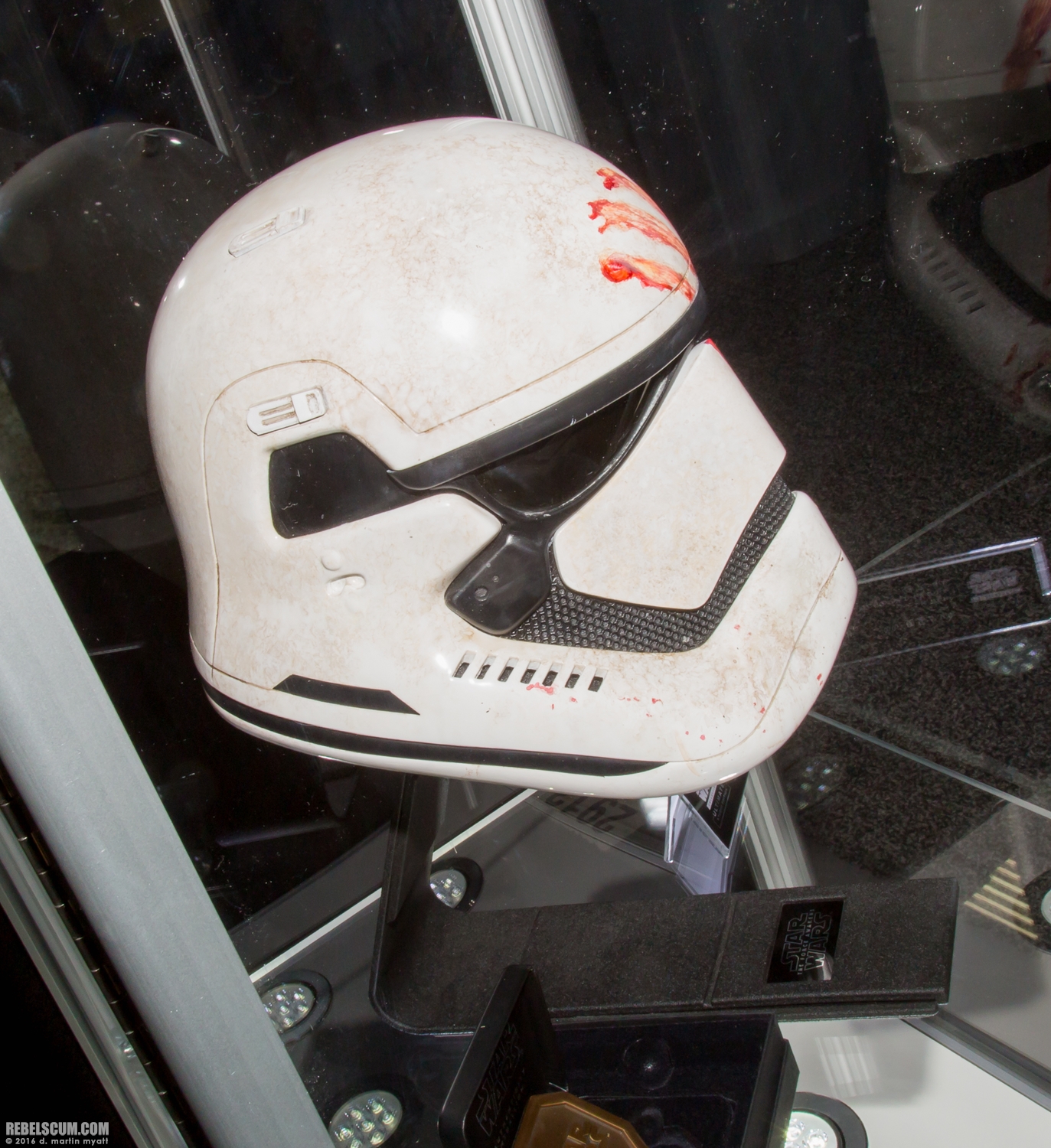 2016-SDCC-Propshop-The-Force-Awakens-Replicas-015.jpg