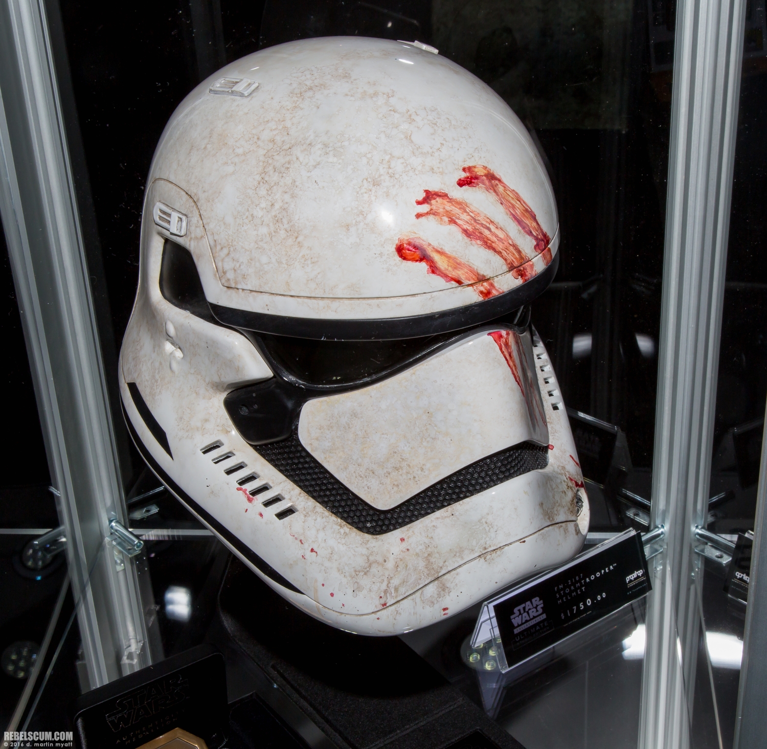 2016-SDCC-Propshop-The-Force-Awakens-Replicas-016.jpg