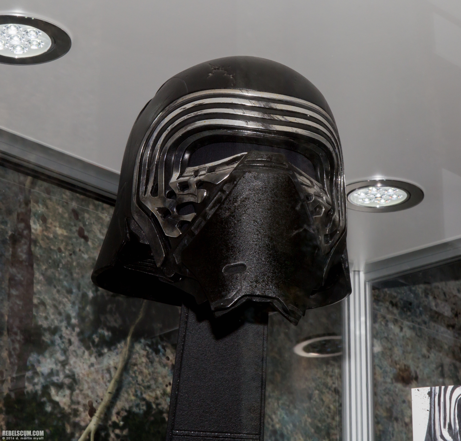 2016-SDCC-Propshop-The-Force-Awakens-Replicas-021.jpg