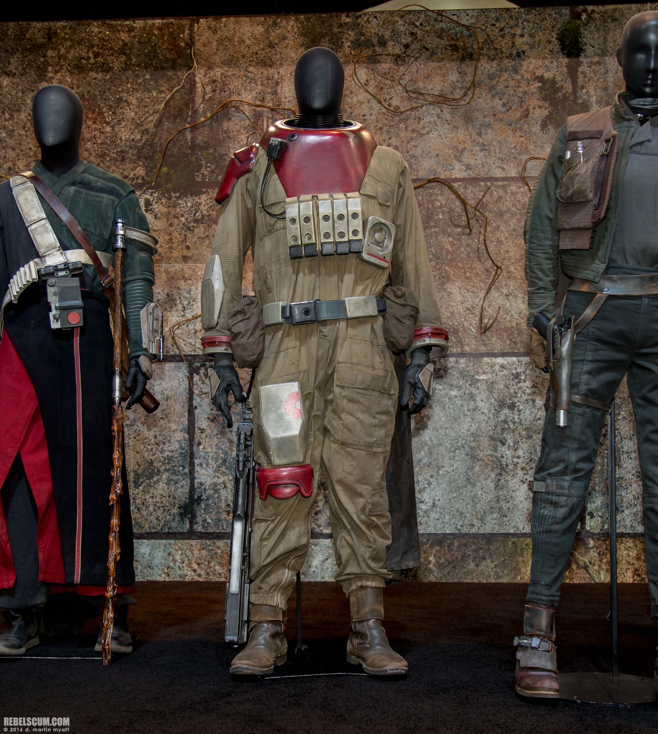 2016-SDCC-Rogue-One-costumes-013.jpg