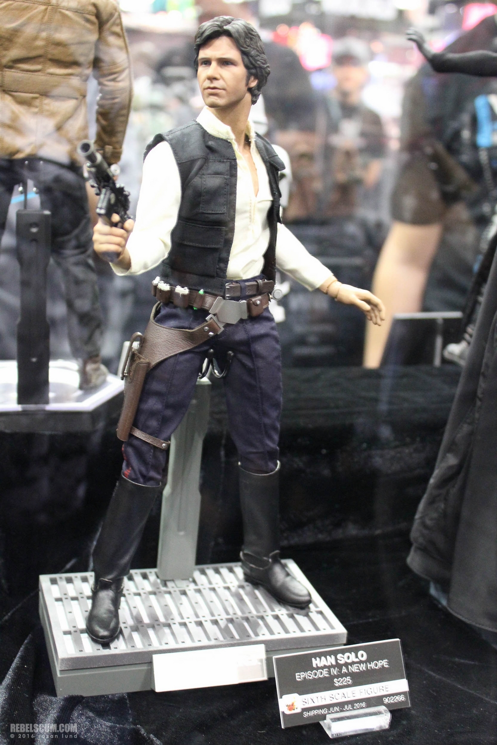 wondercon-2016-sideshow-collectibles-hot-toys-006.jpg