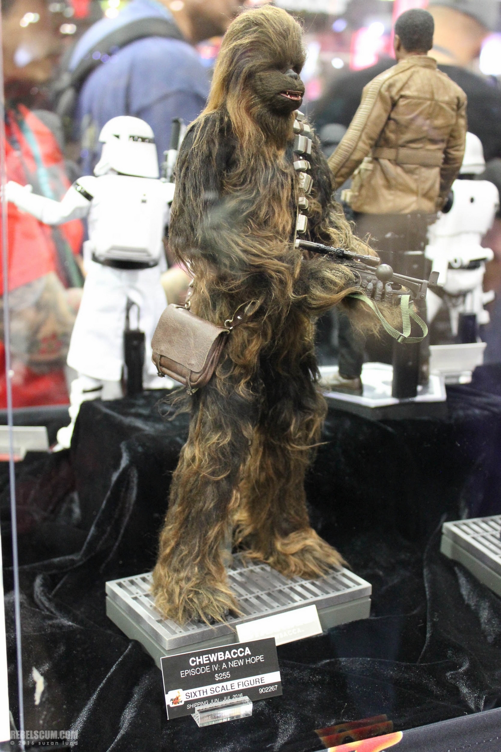 wondercon-2016-sideshow-collectibles-hot-toys-007.jpg