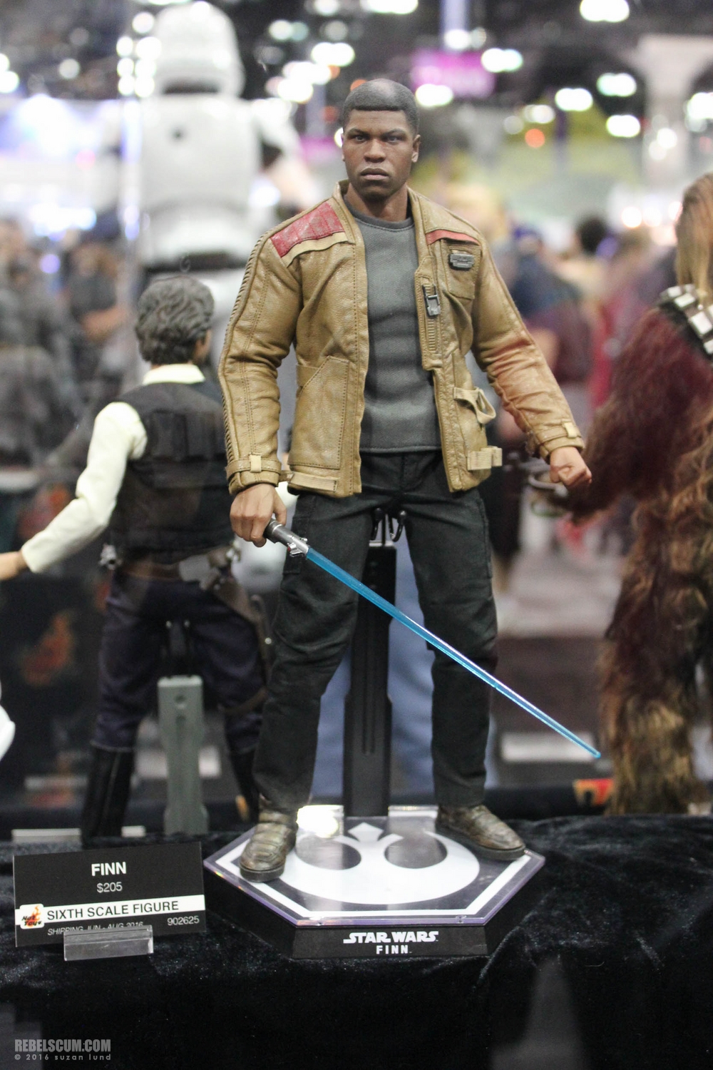 wondercon-2016-sideshow-collectibles-hot-toys-009.jpg