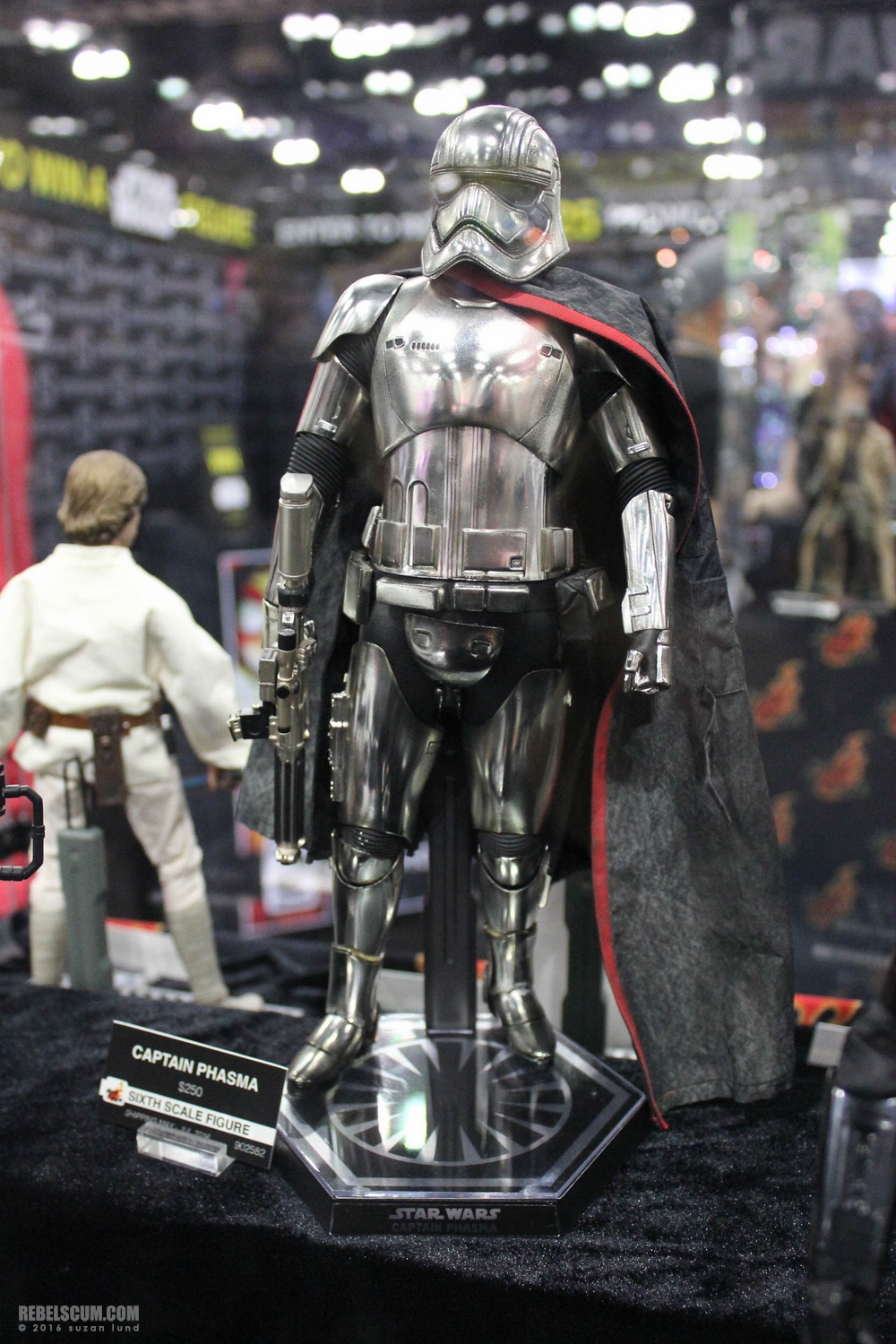 wondercon-2016-sideshow-collectibles-hot-toys-014.jpg