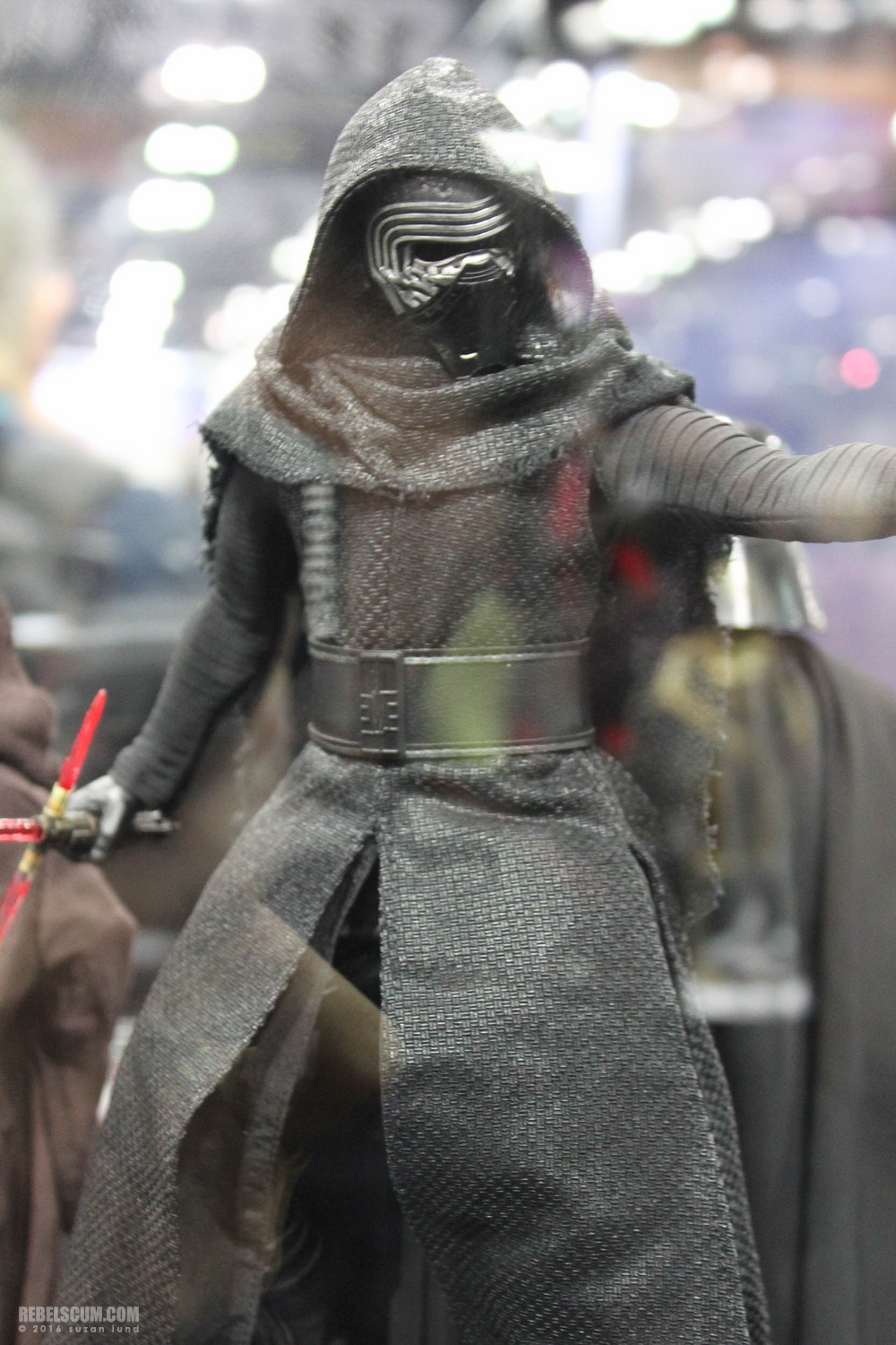 wondercon-2016-sideshow-collectibles-hot-toys-016.jpg