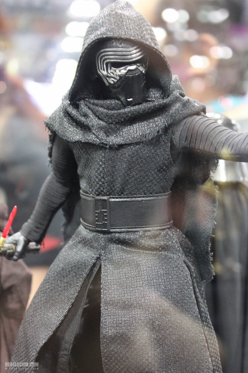 wondercon-2016-sideshow-collectibles-hot-toys-017.jpg