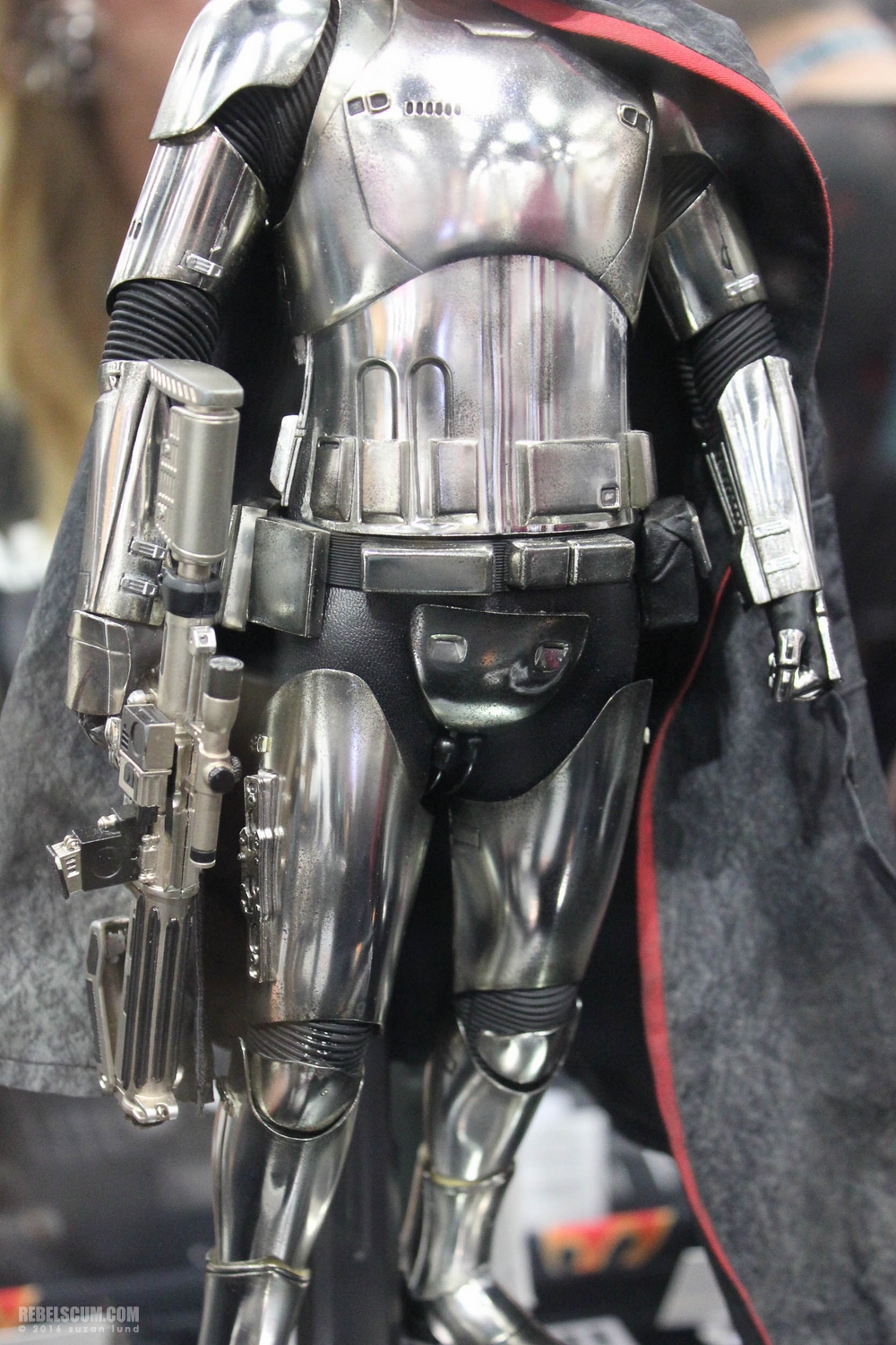 wondercon-2016-sideshow-collectibles-hot-toys-020.jpg
