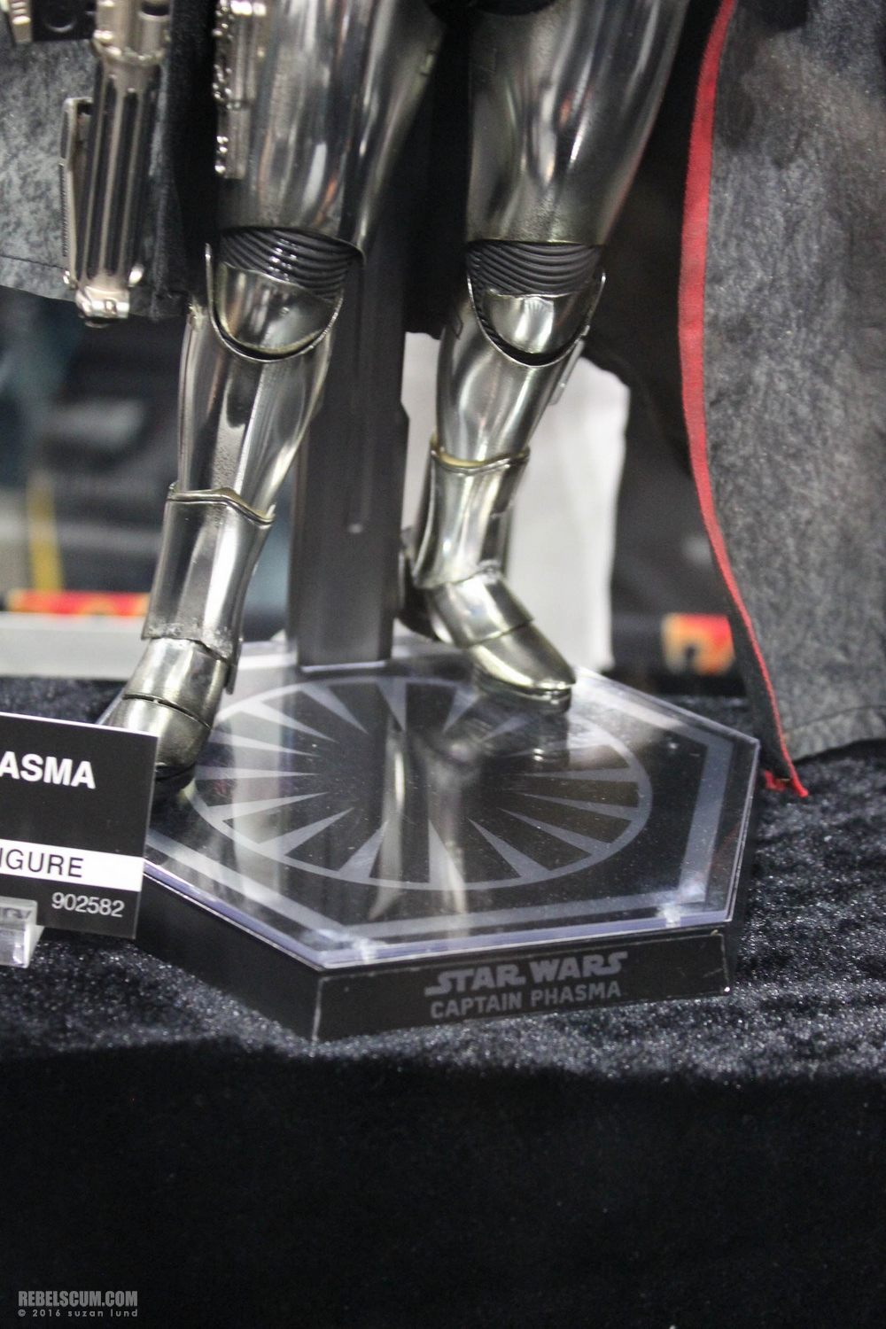 wondercon-2016-sideshow-collectibles-hot-toys-021.jpg