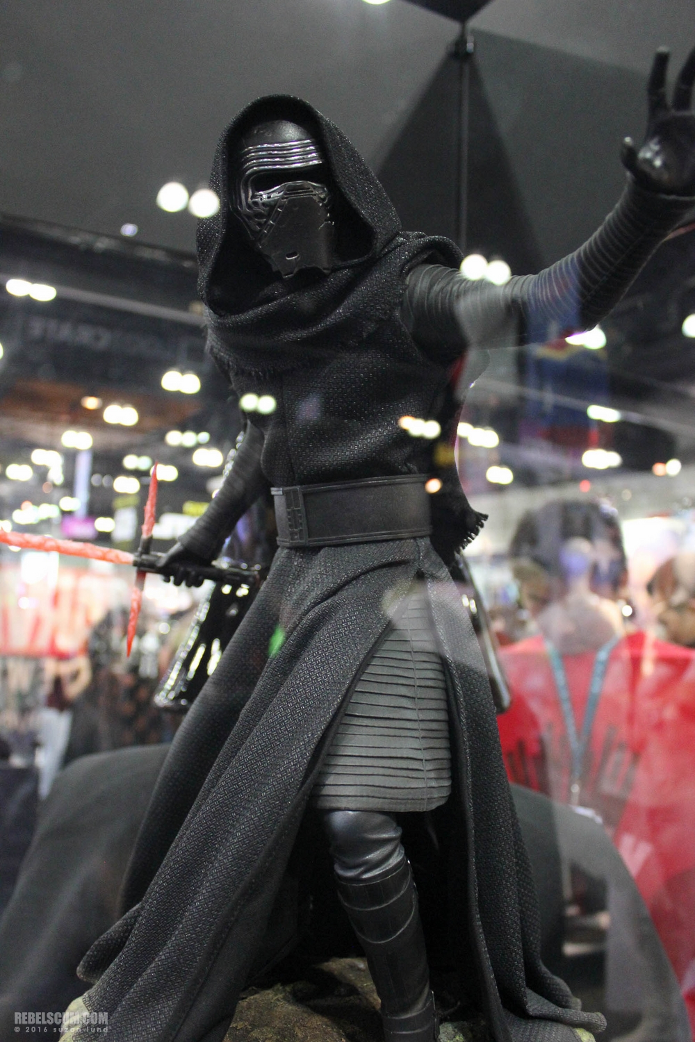 wondercon-2016-sideshow-collectibles-hot-toys-026.jpg