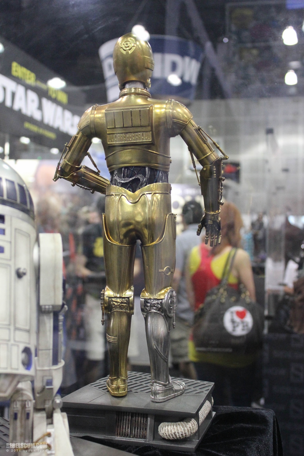 wondercon-2016-sideshow-collectibles-hot-toys-041.jpg