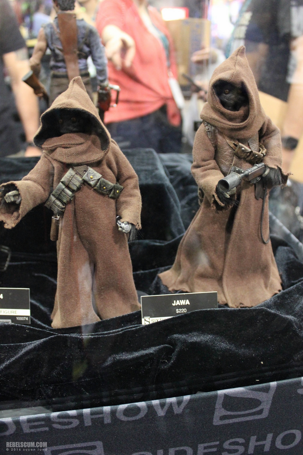 wondercon-2016-sideshow-collectibles-hot-toys-043.jpg