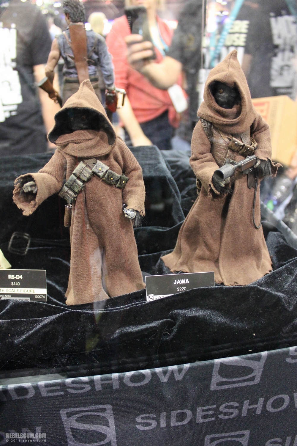 wondercon-2016-sideshow-collectibles-hot-toys-044.jpg