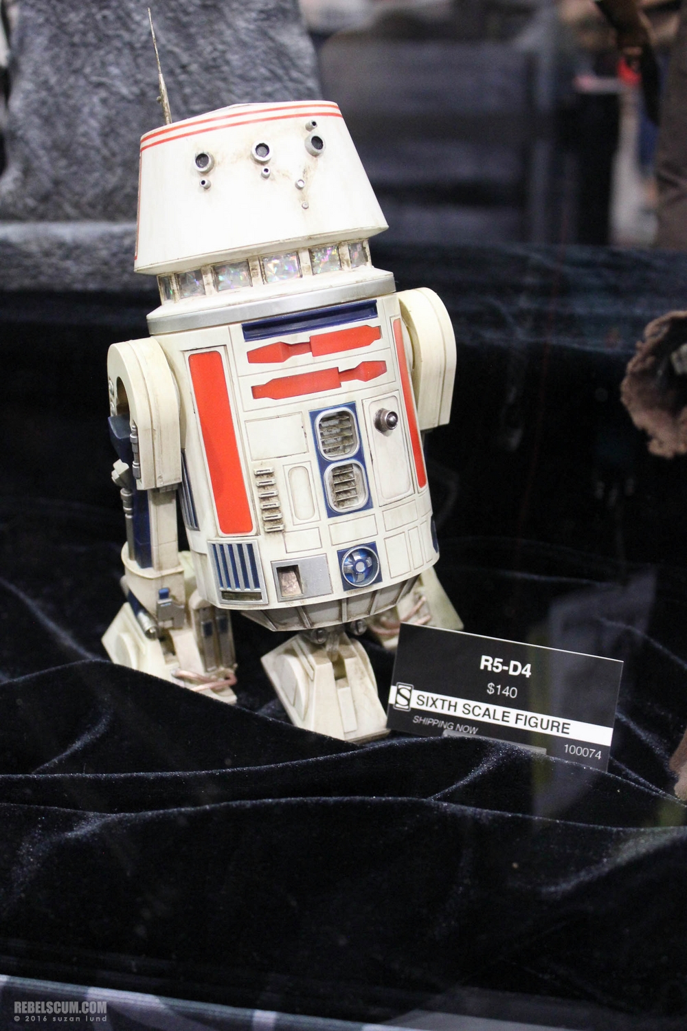 wondercon-2016-sideshow-collectibles-hot-toys-045.jpg