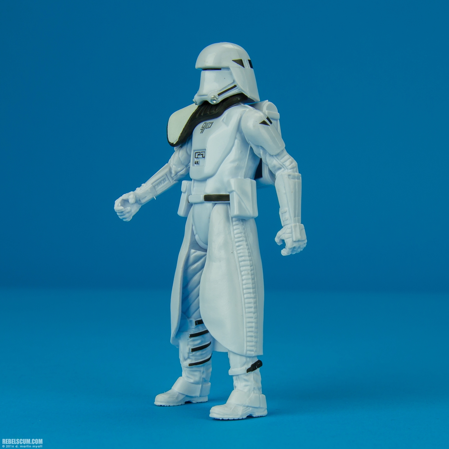 First-Order-Snowtrooper-Offer-VS-Poe-Dameron-003.jpg