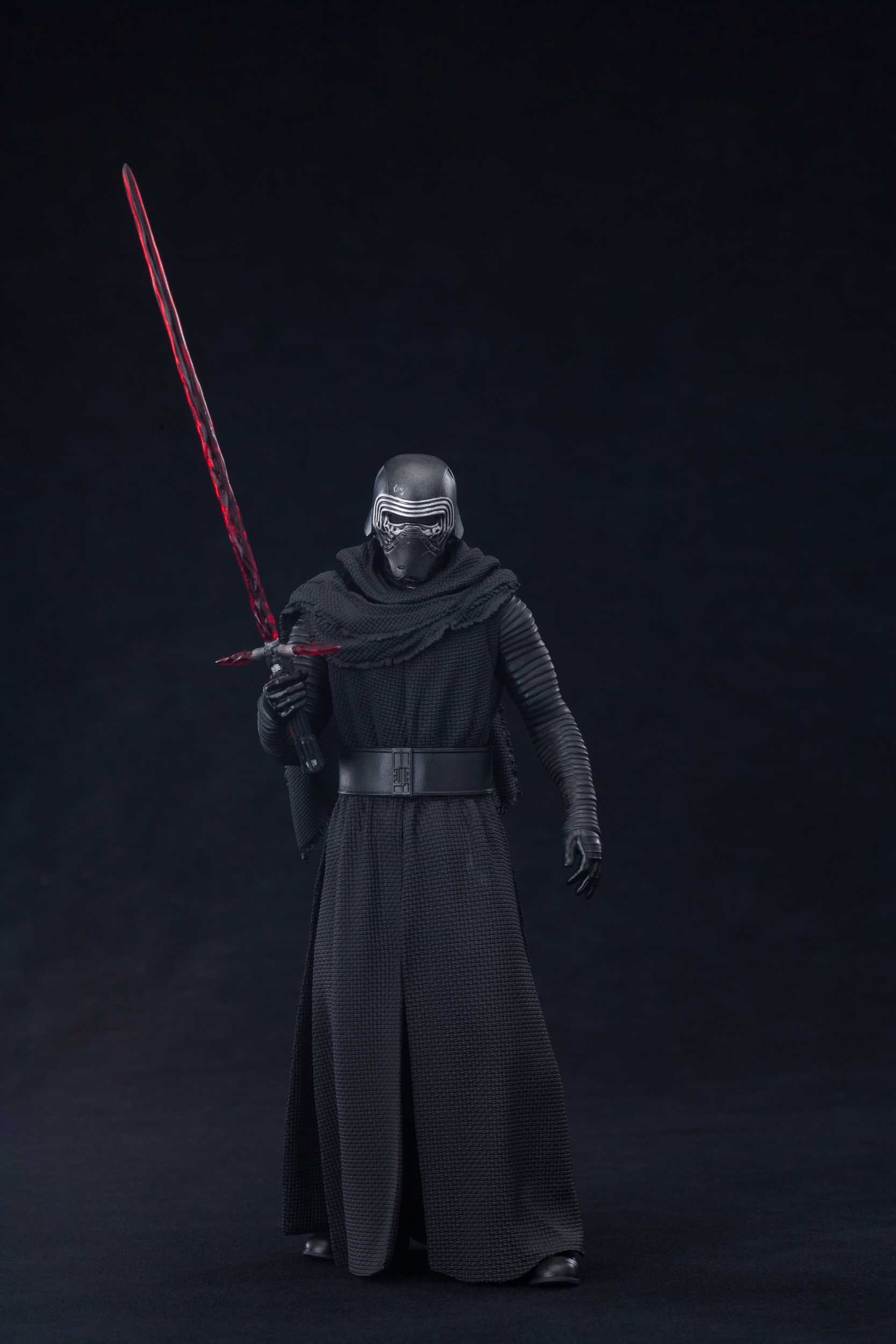 Kotobukiya-The-Force-Awakens-Kylo-Ren-ARTFX-Statue-001.jpg