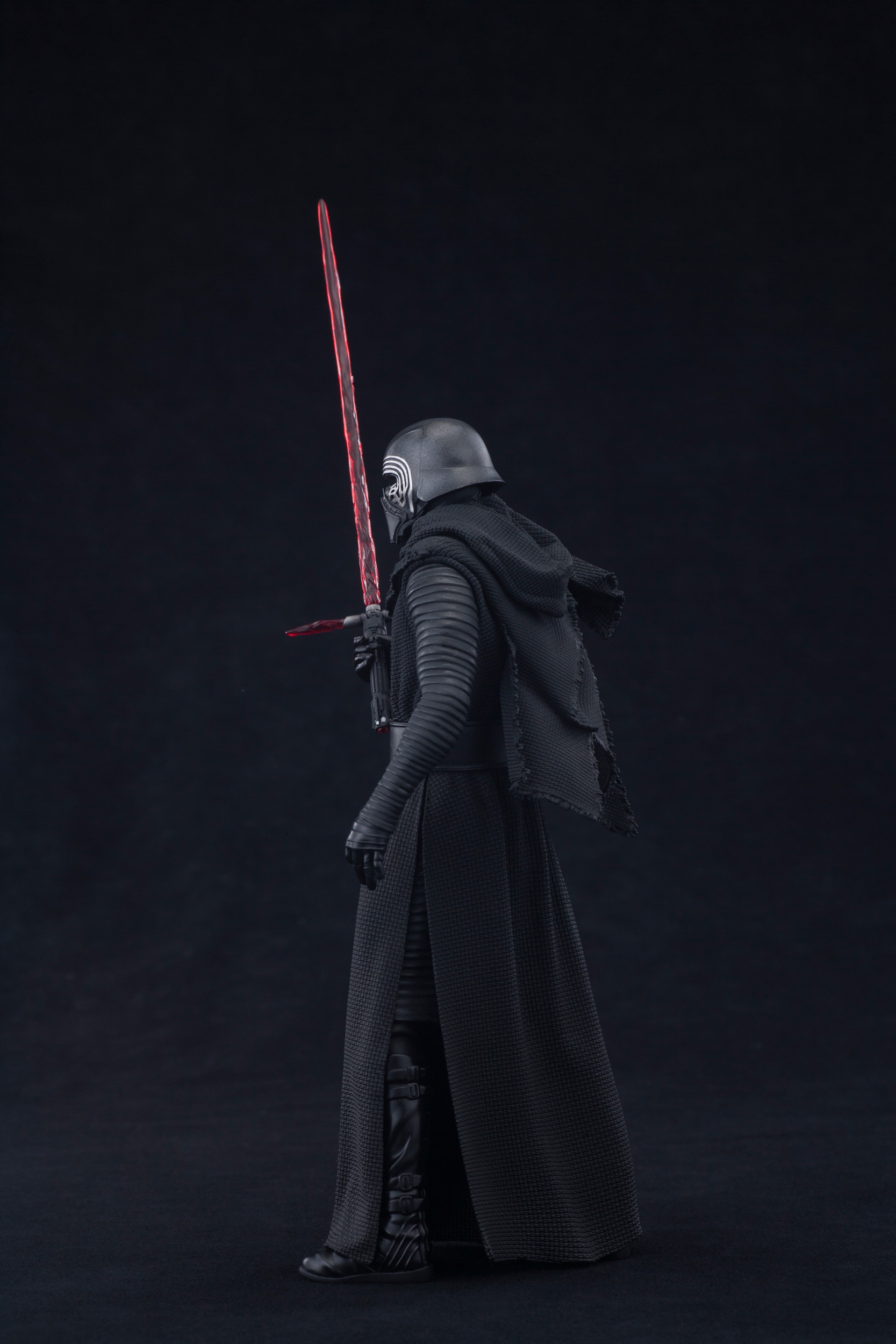 Kotobukiya-The-Force-Awakens-Kylo-Ren-ARTFX-Statue-003.jpg