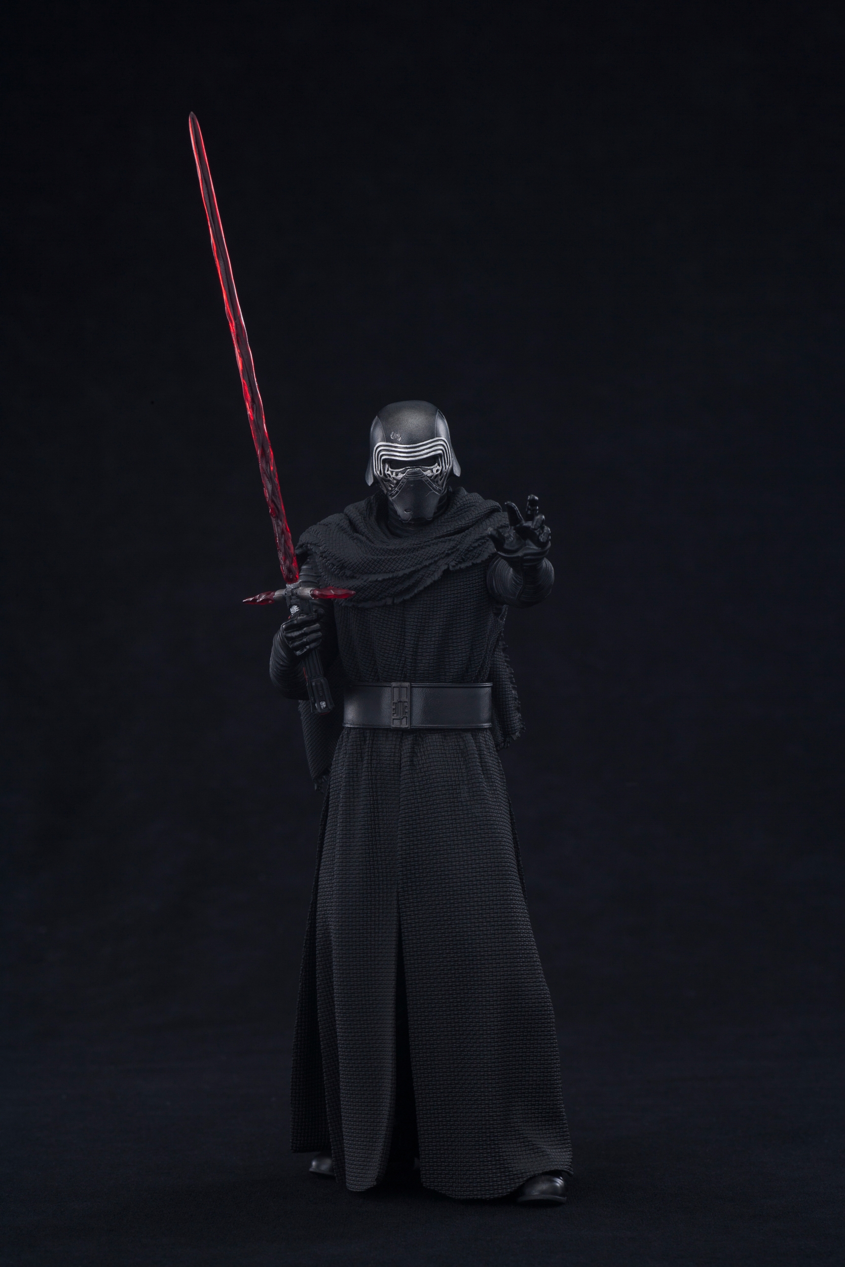 Kotobukiya-The-Force-Awakens-Kylo-Ren-ARTFX-Statue-006.jpg