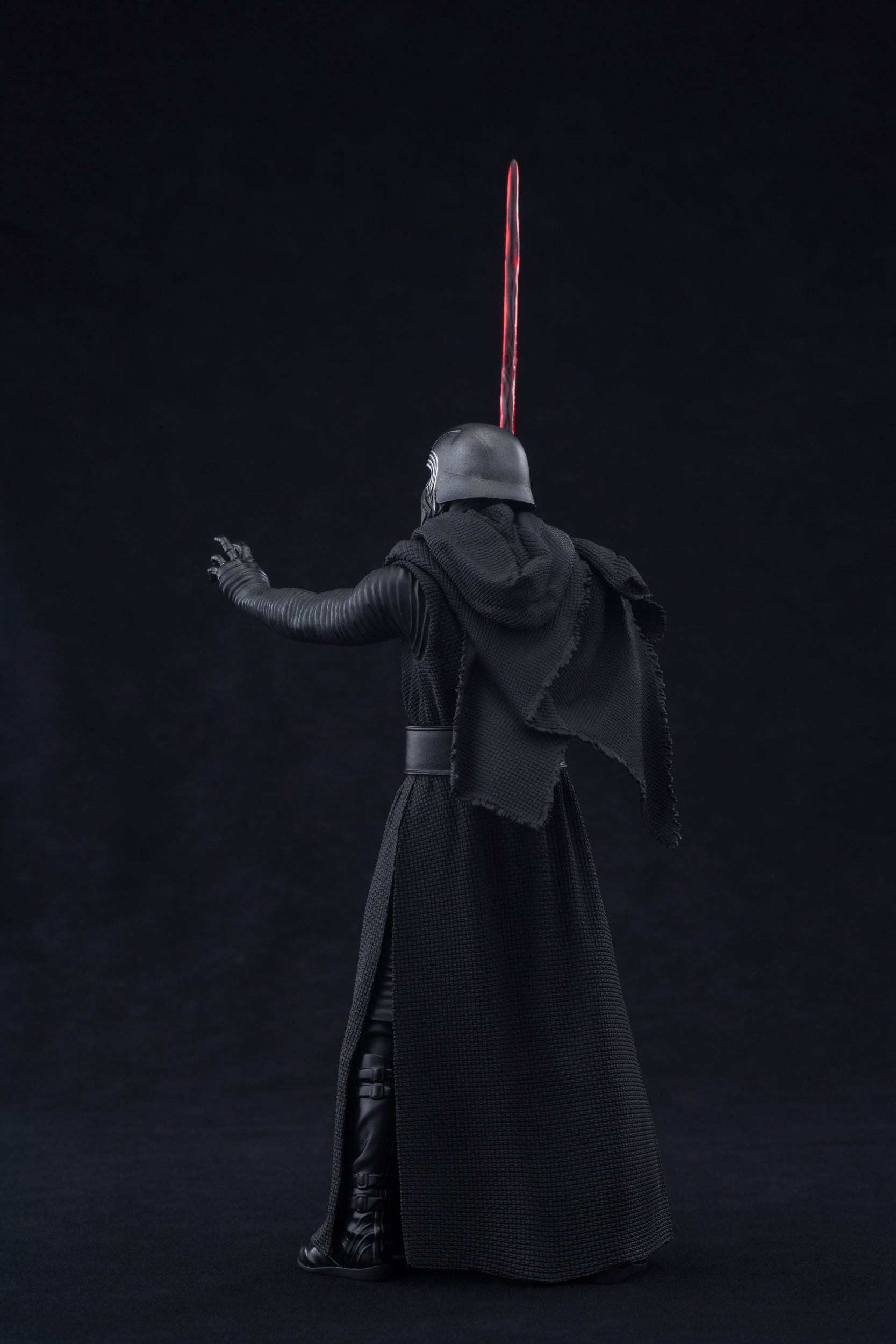 Kotobukiya-The-Force-Awakens-Kylo-Ren-ARTFX-Statue-009.jpg