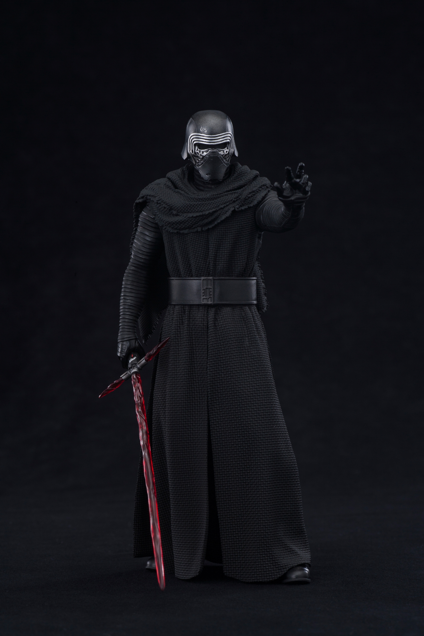 Kotobukiya-The-Force-Awakens-Kylo-Ren-ARTFX-Statue-011.jpg