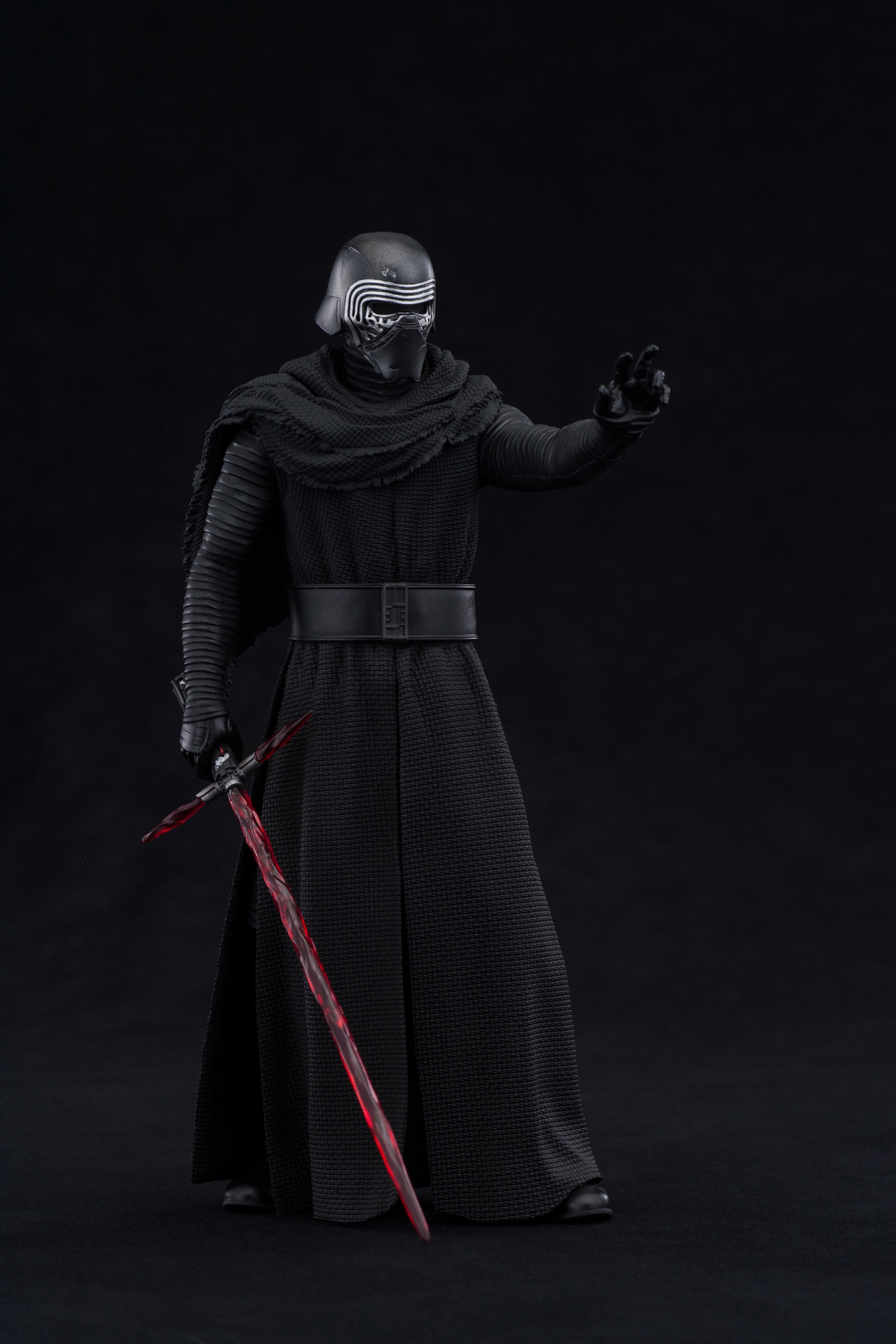 Kotobukiya-The-Force-Awakens-Kylo-Ren-ARTFX-Statue-012.jpg