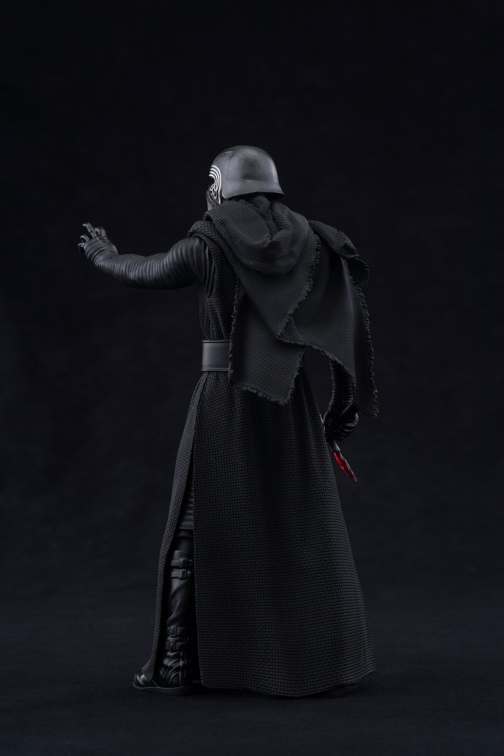 Kotobukiya-The-Force-Awakens-Kylo-Ren-ARTFX-Statue-014.jpg