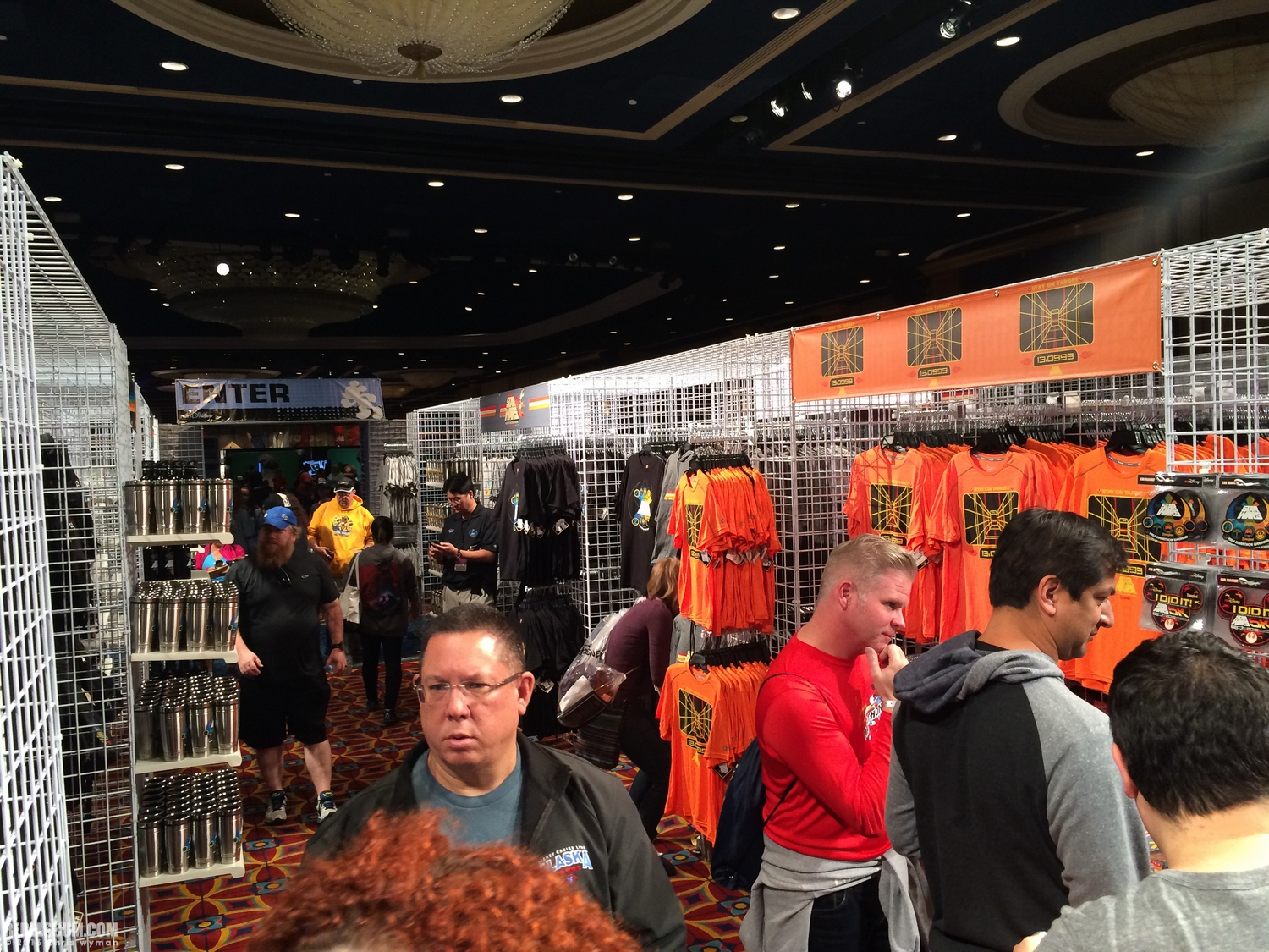 runDisney-2016-Disneyland-Race-Merchandise-039.jpg