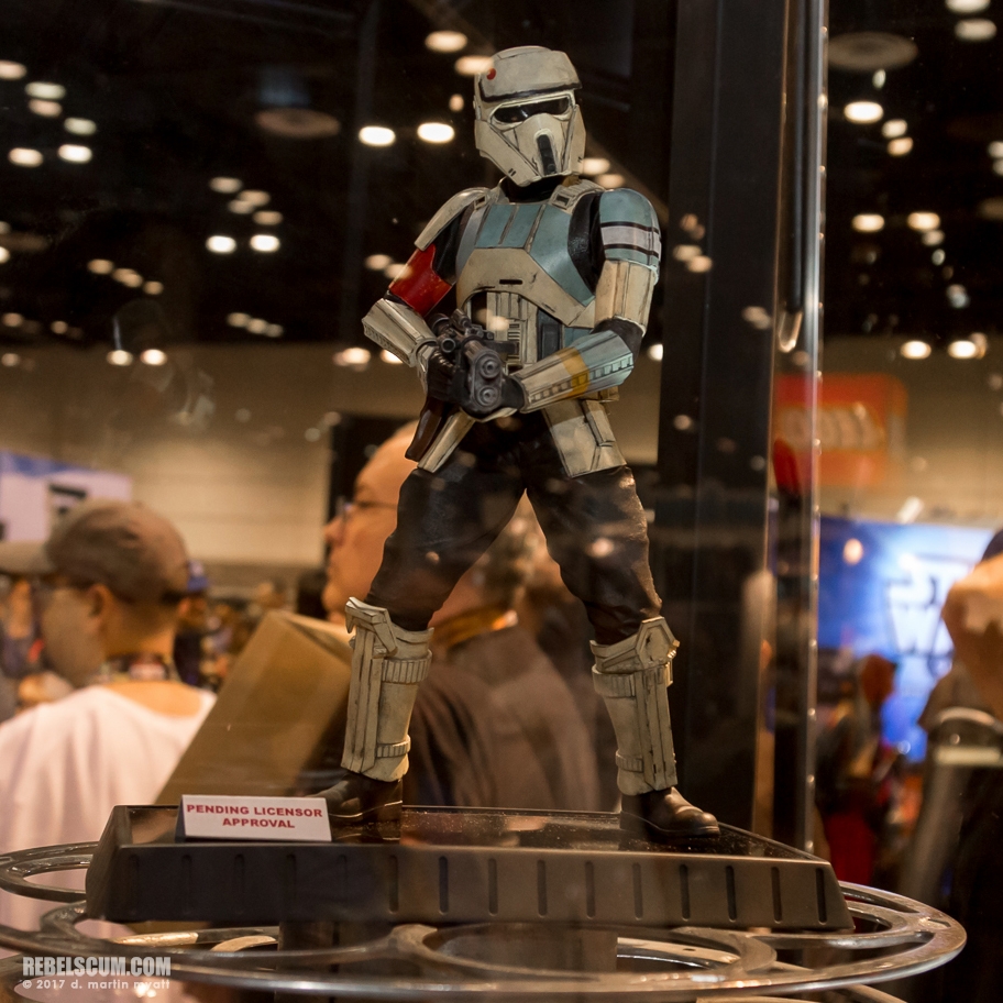 Celebration-Orlando-2017-Gentle-Giant-Shore-Trooper-Statue-001.jpg