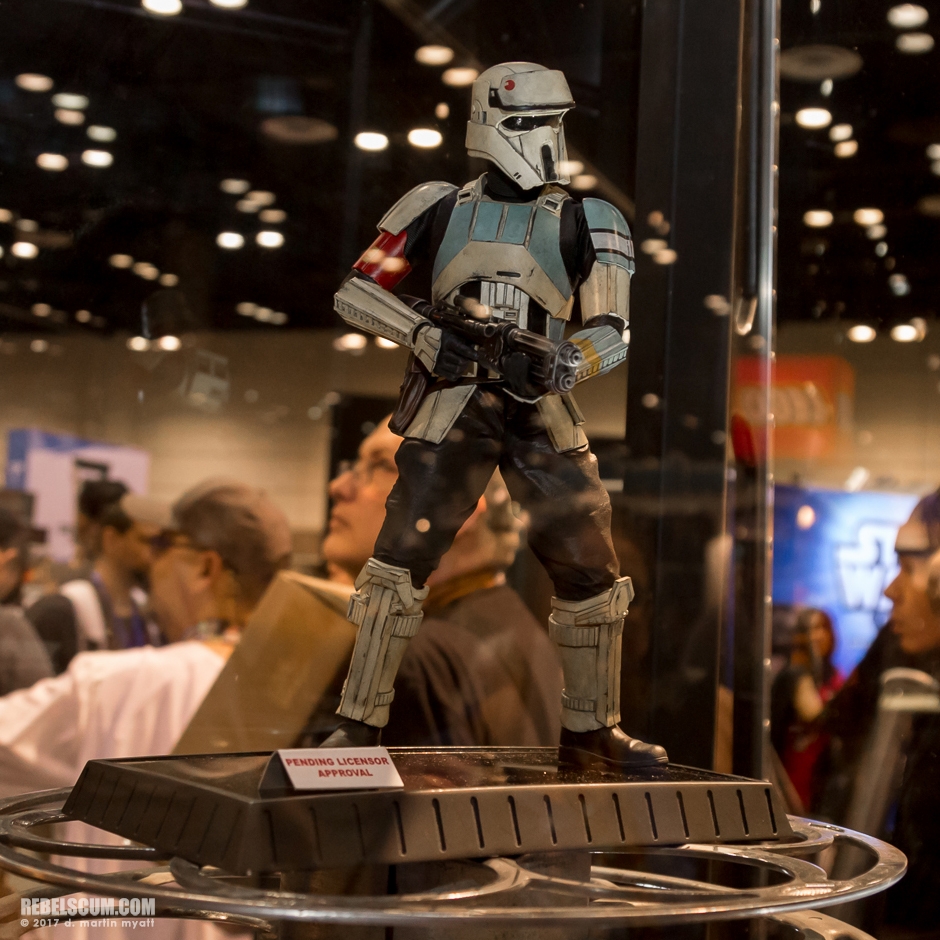 Celebration-Orlando-2017-Gentle-Giant-Shore-Trooper-Statue-002.jpg