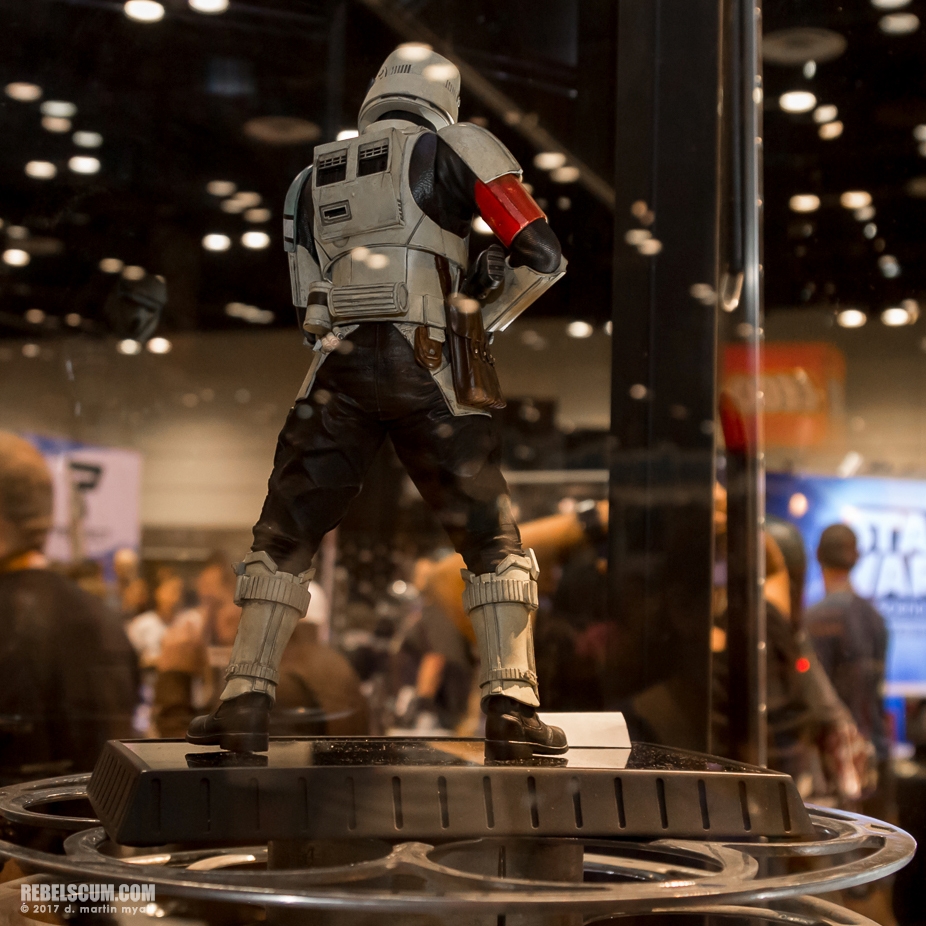 Celebration-Orlando-2017-Gentle-Giant-Shore-Trooper-Statue-003.jpg