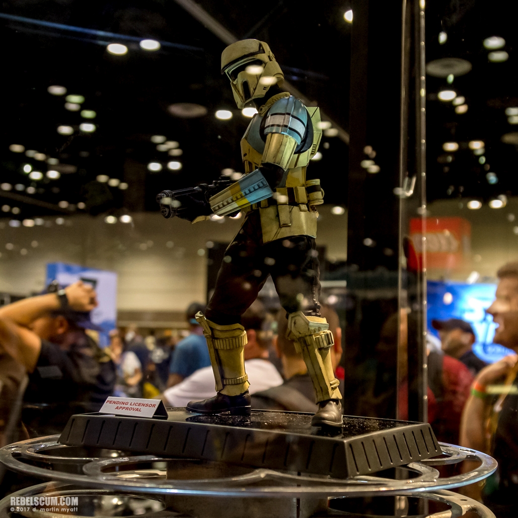 Celebration-Orlando-2017-Gentle-Giant-Shore-Trooper-Statue-006.jpg