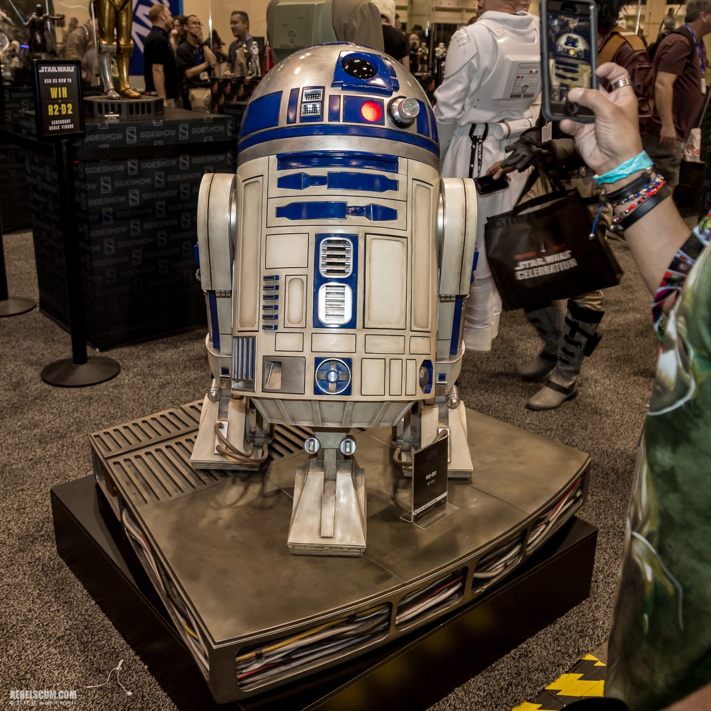 Celebration-Orlando-2017-Sideshow-Collectibles-015.jpg