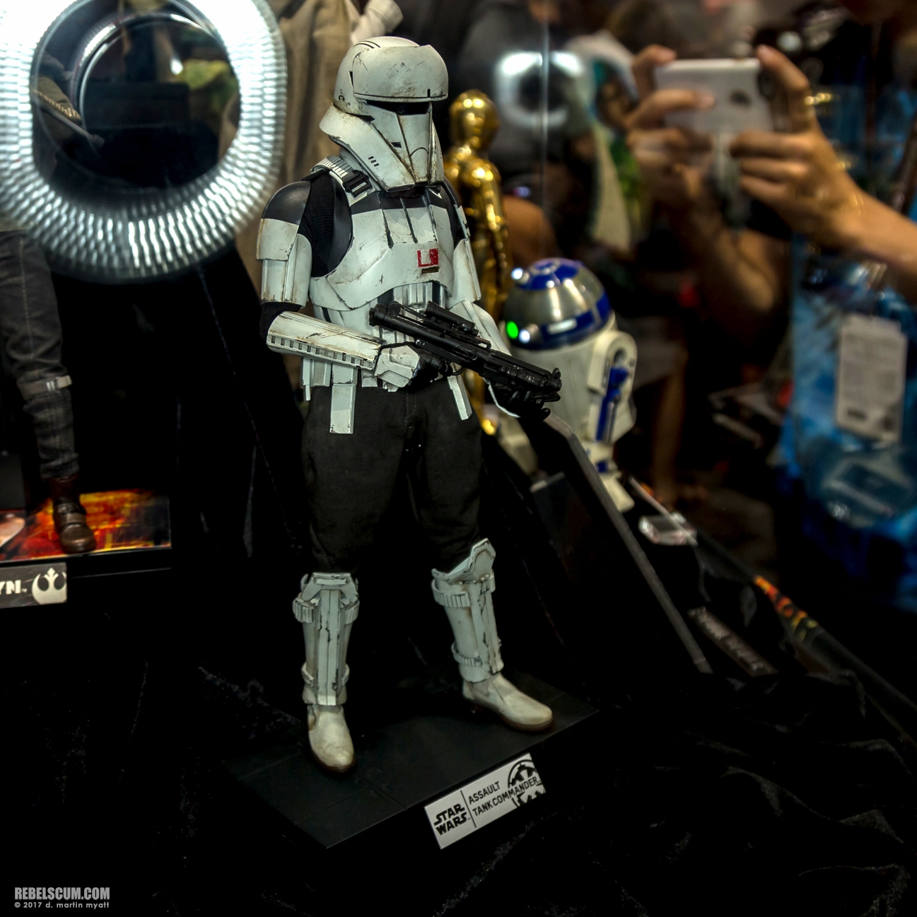 San-Diego-Comic-Con-2017-Hot-Toys-Star-Wars-090.jpg