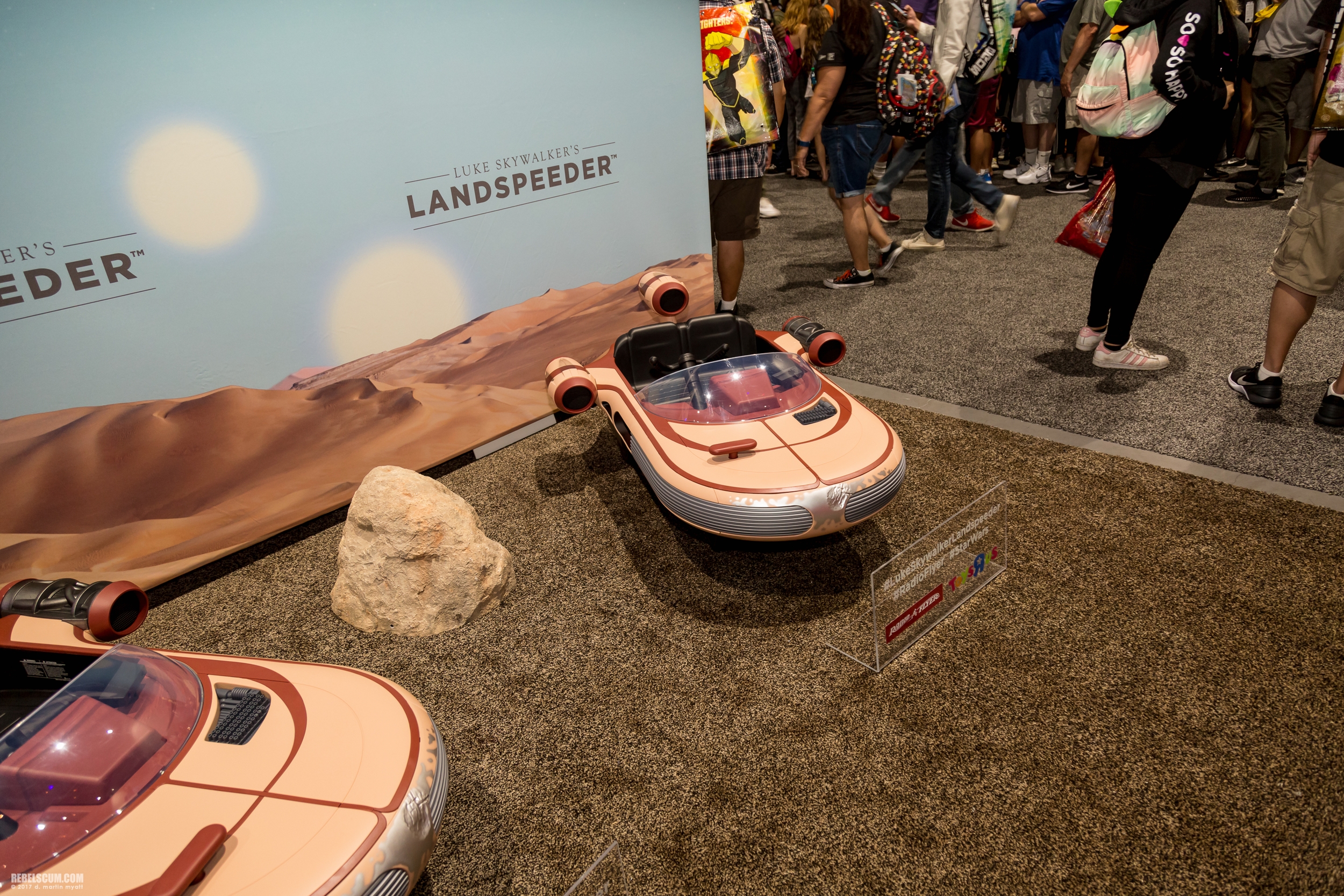 San-Diego-Comic-Con-2017-Star-Wars-Radio-Flyer-003.jpg