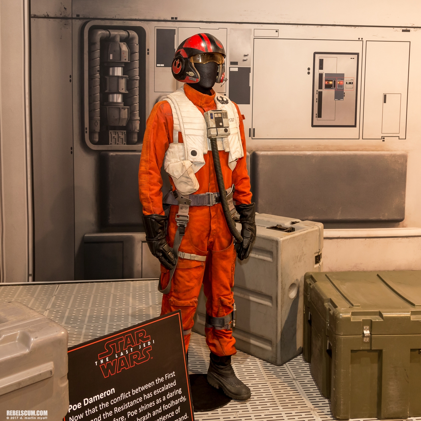 San-Diego-Comic-Con-2017-The-Last-Jedi-Costumes-031.jpg