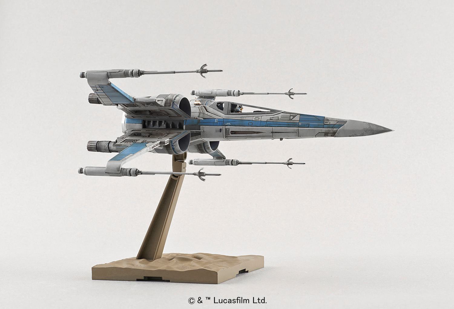 Bandai-Hobby-Resistance-X-Wing-Starfighter-1-72-Model-009.jpg