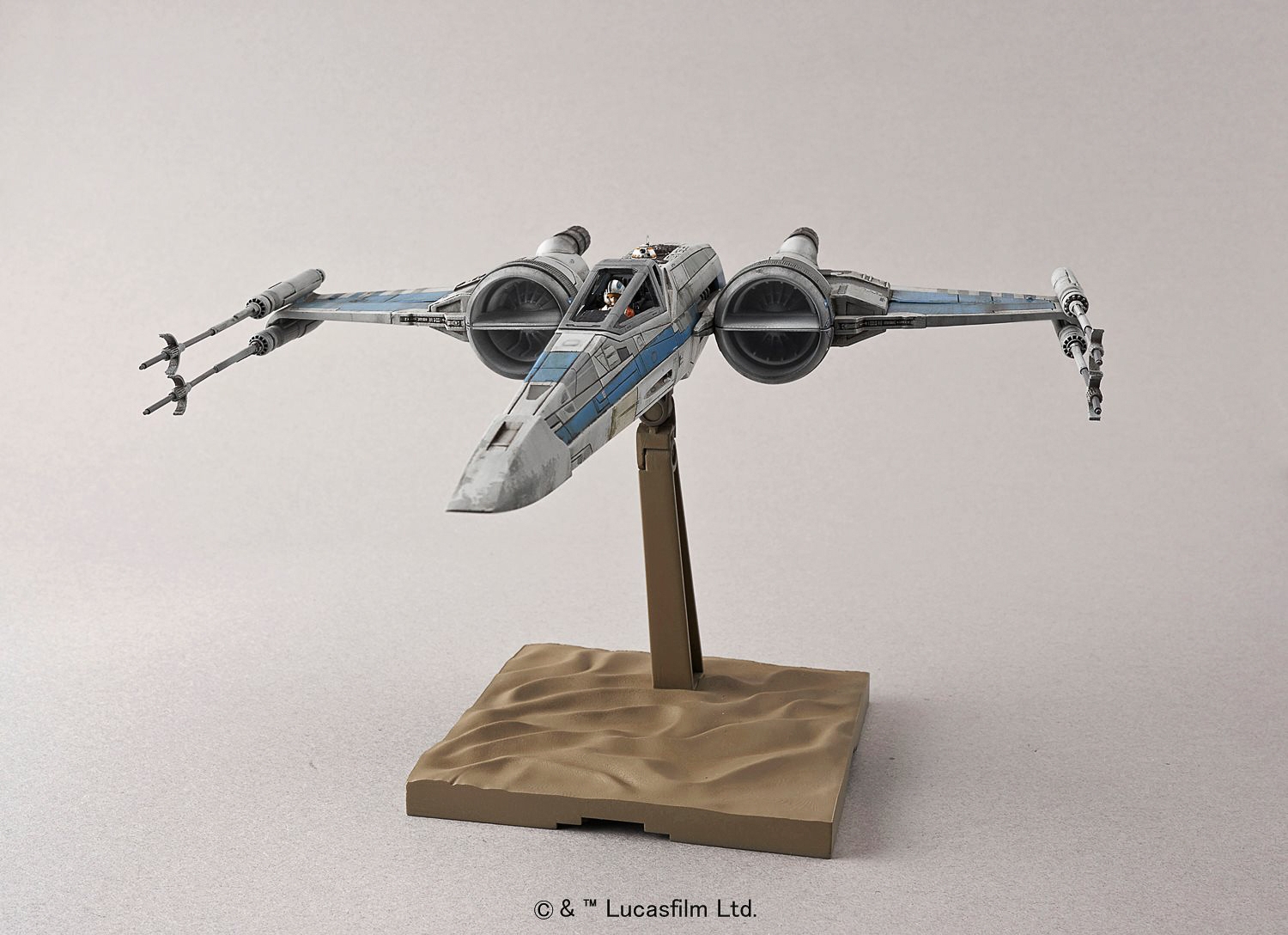 Bandai-Hobby-Resistance-X-Wing-Starfighter-1-72-Model-011.jpg