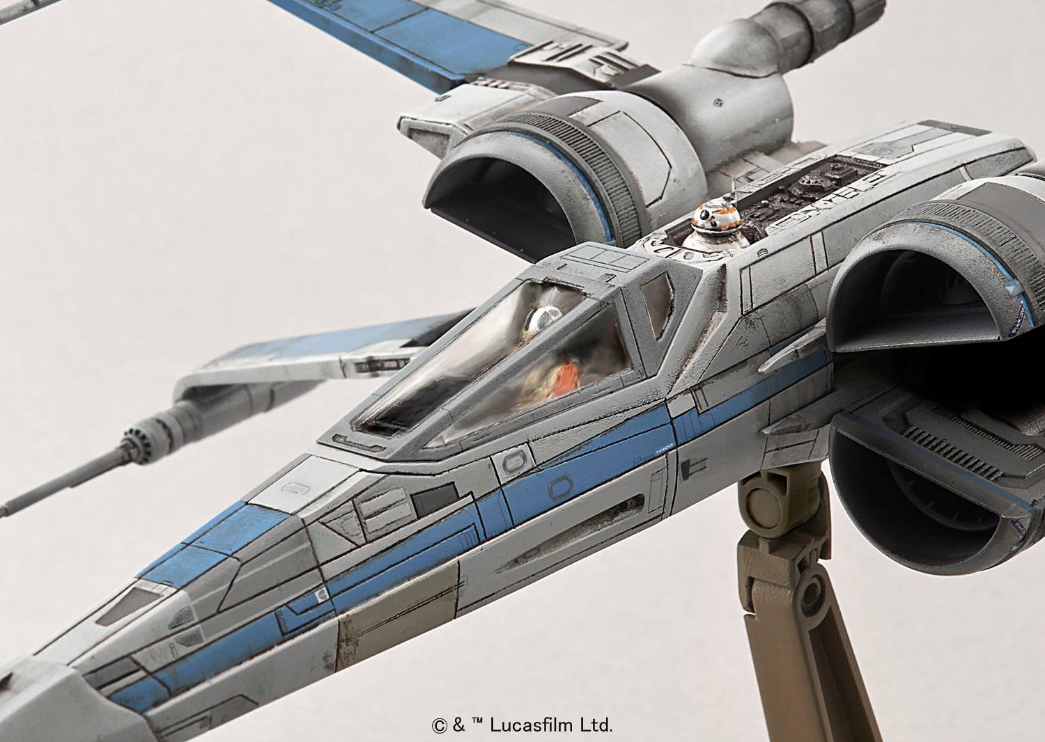 Bandai-Hobby-Resistance-X-Wing-Starfighter-1-72-Model-013.jpg