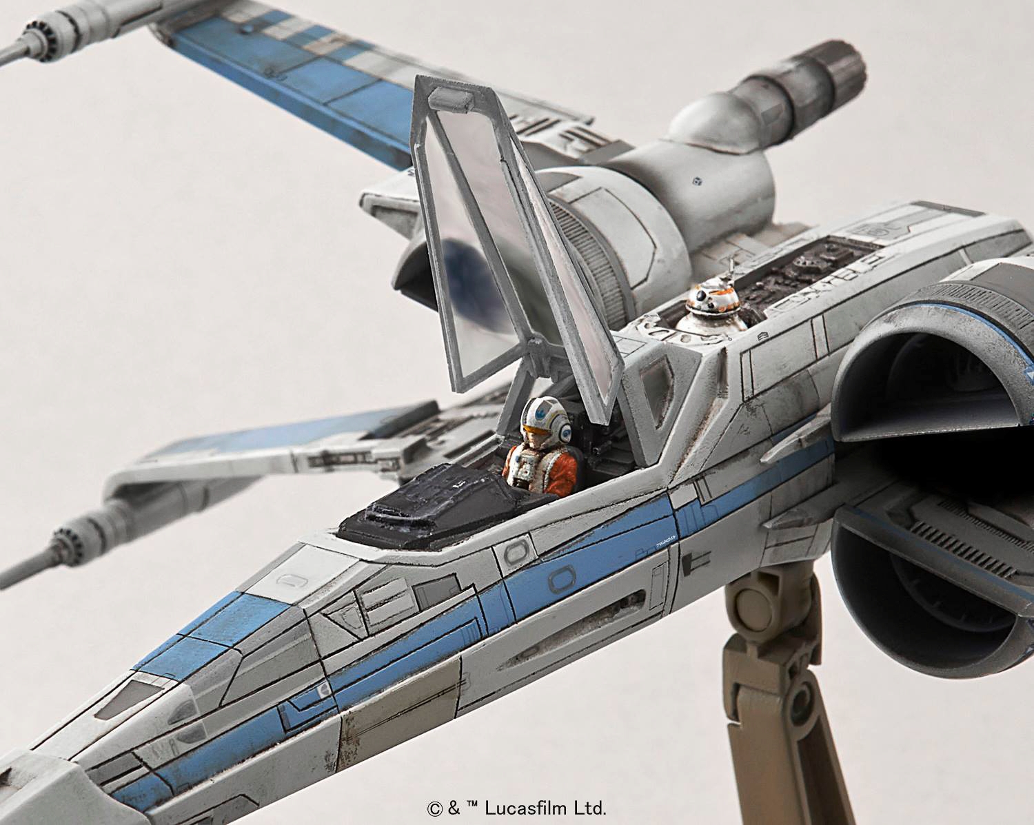 Bandai-Hobby-Resistance-X-Wing-Starfighter-1-72-Model-014.jpg