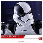 Hot-Toys-MMS248-The-Last-Jedi-Executioner-Trooper-016.jpg